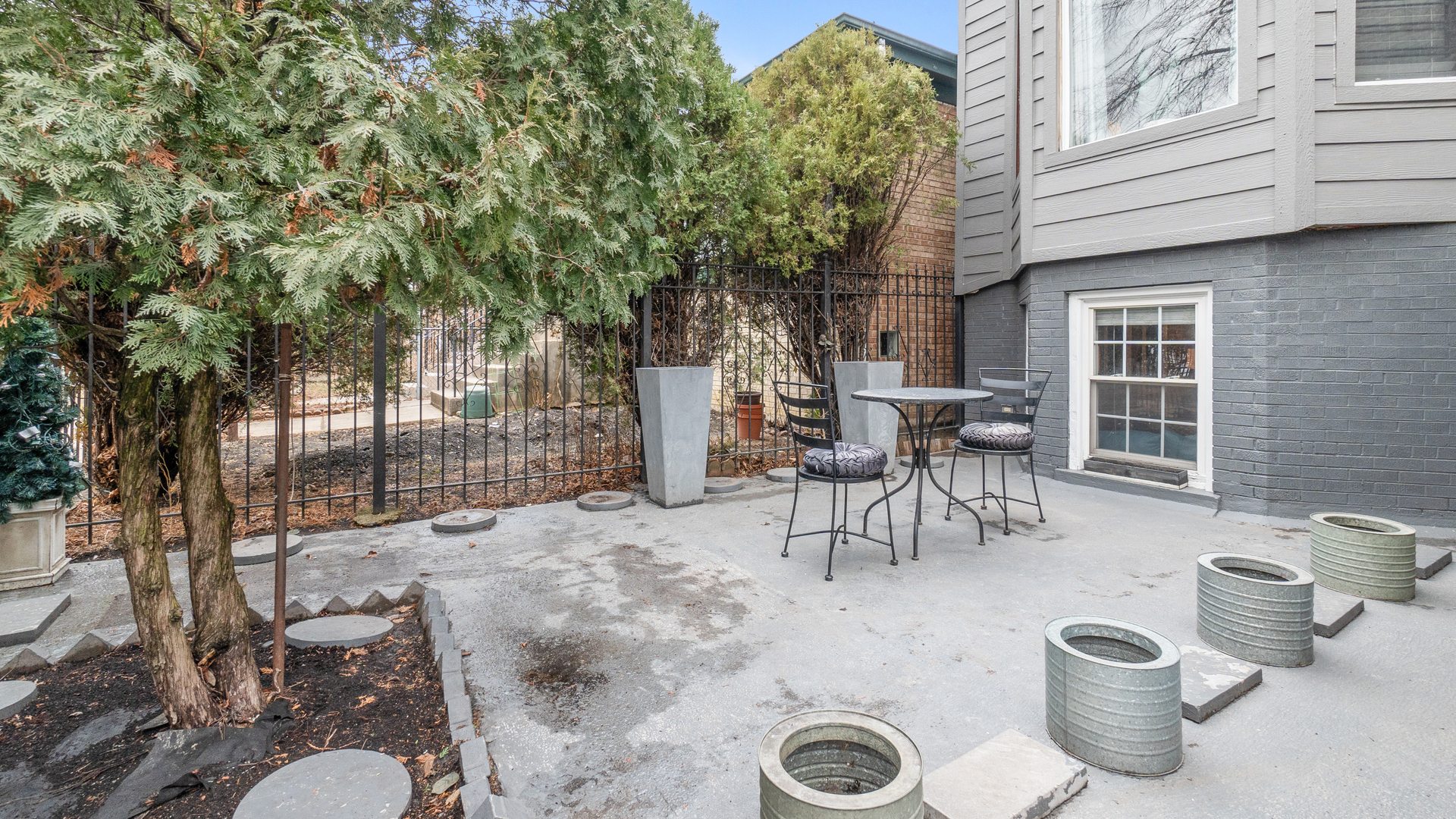 3406 W Dickens Avenue