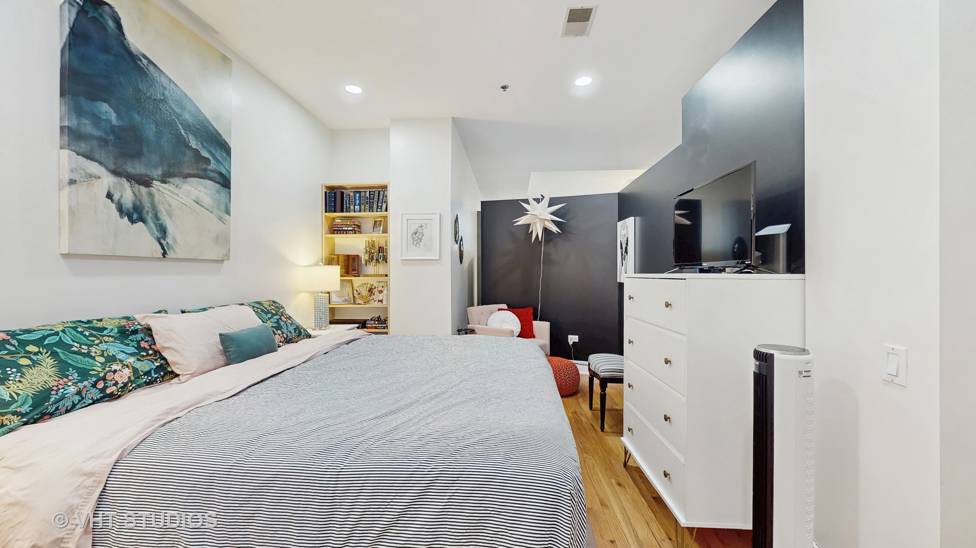 212 W WASHINGTON Street Unit: 1108