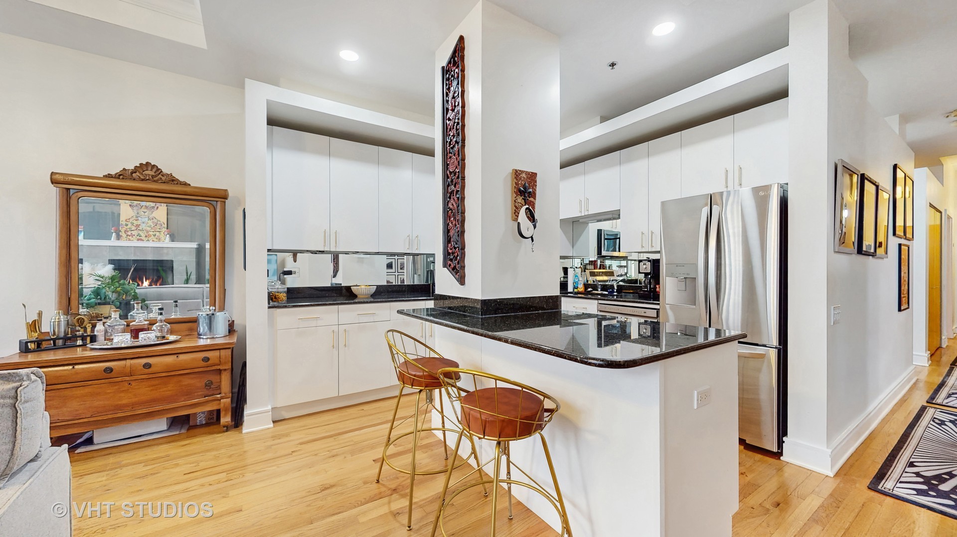 212 W WASHINGTON Street Unit: 1108