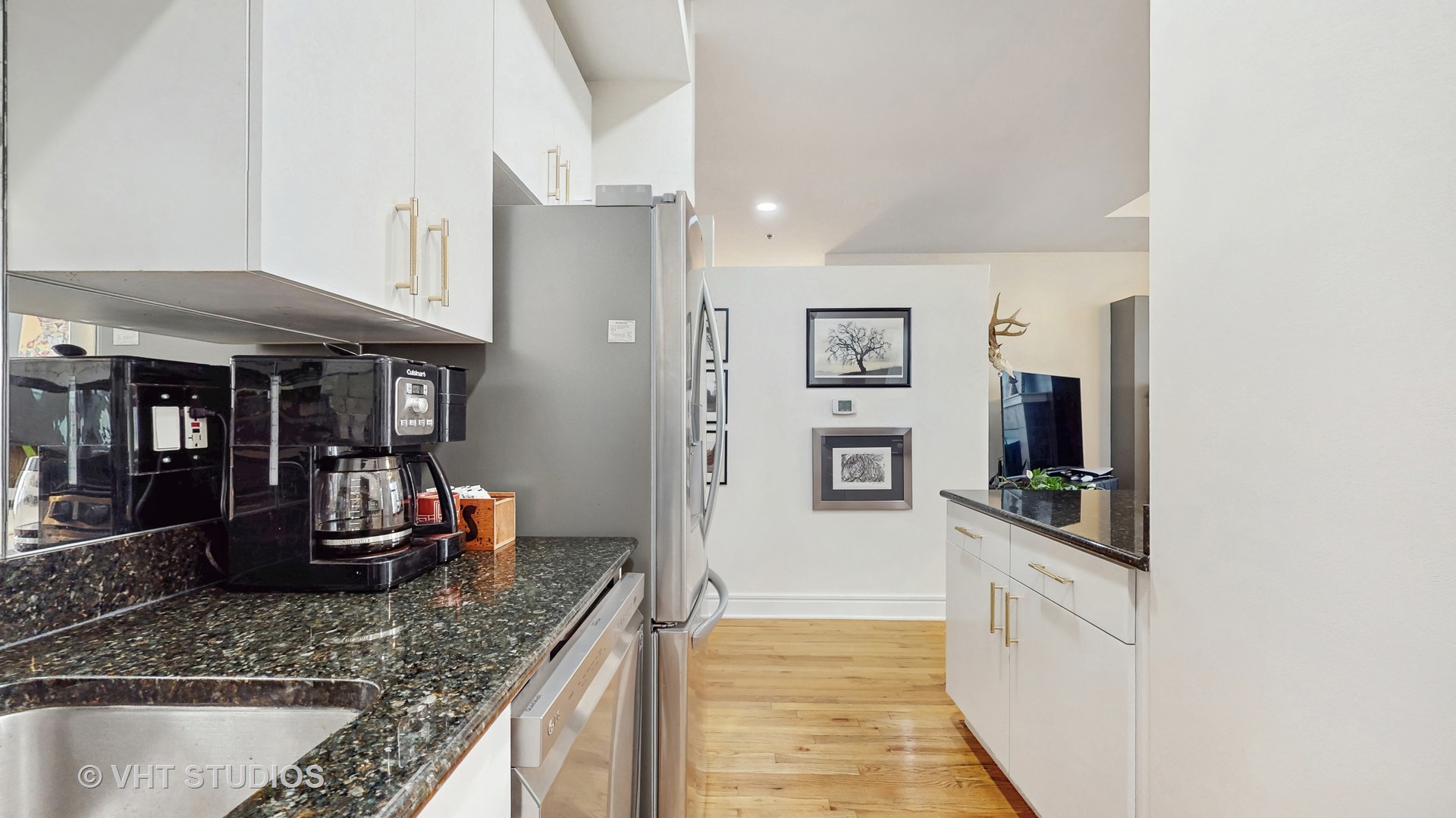 212 W WASHINGTON Street Unit: 1108