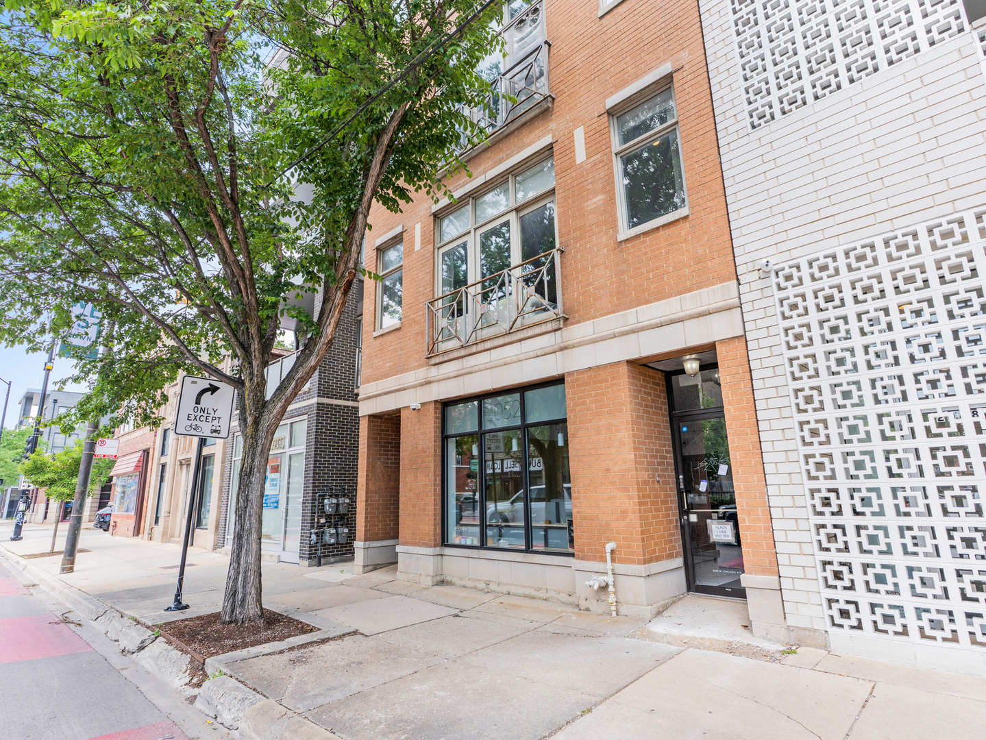 2052 W Chicago Avenue Unit: 2