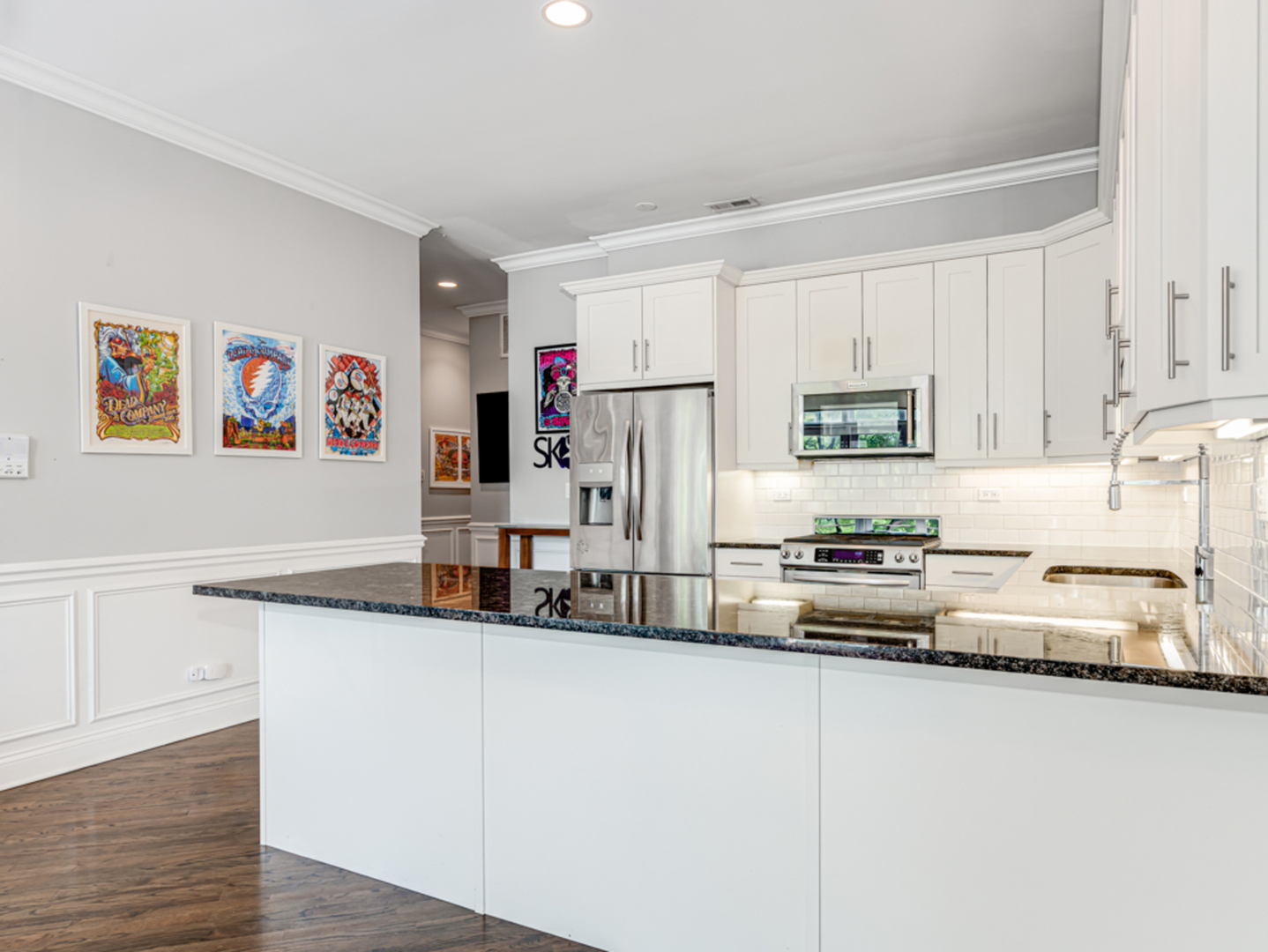 2052 W Chicago Avenue Unit: 2