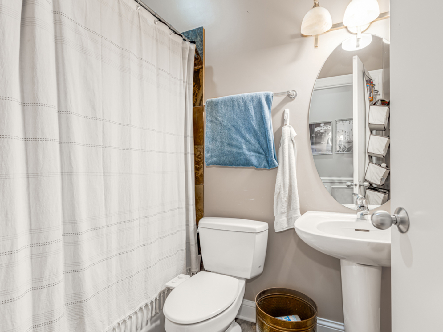 2052 W Chicago Avenue Unit: 2