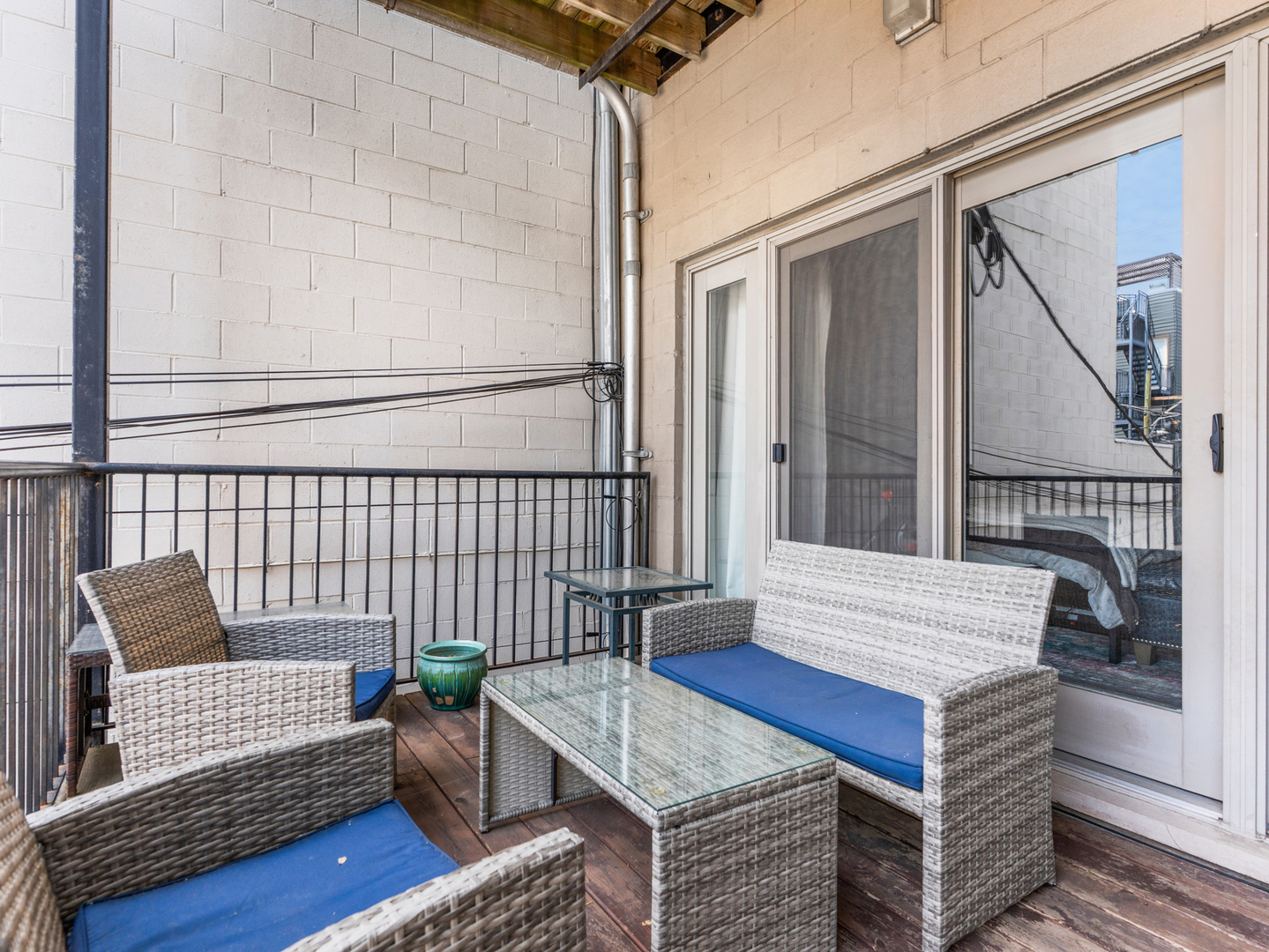2052 W Chicago Avenue Unit: 2