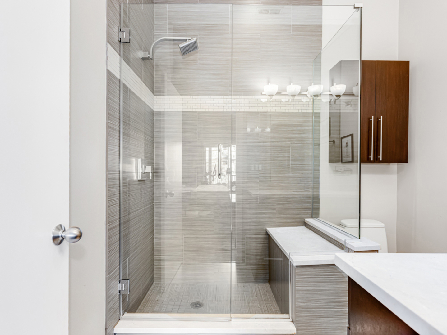 2052 W Chicago Avenue Unit: 2