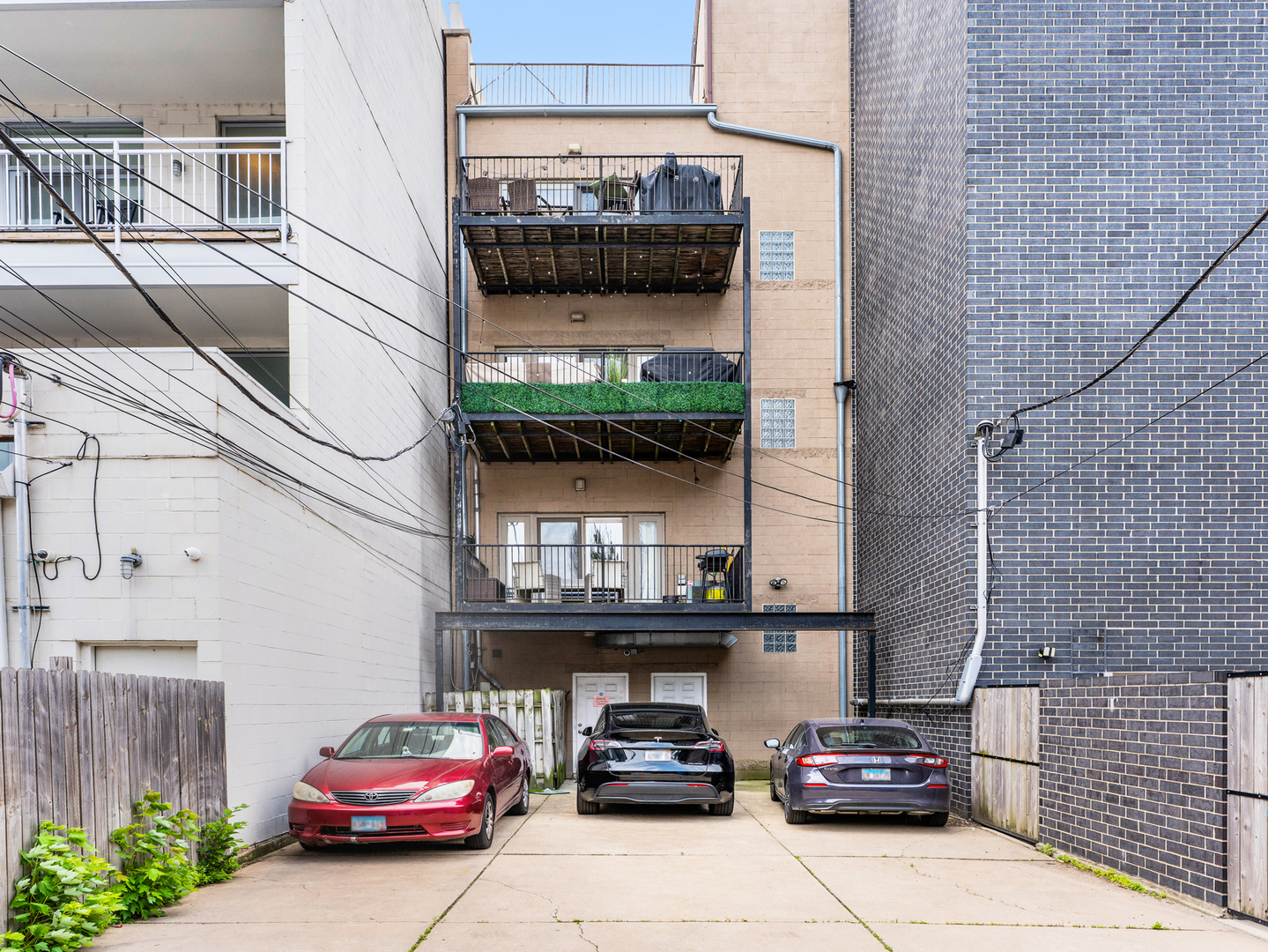 2052 W Chicago Avenue Unit: 2
