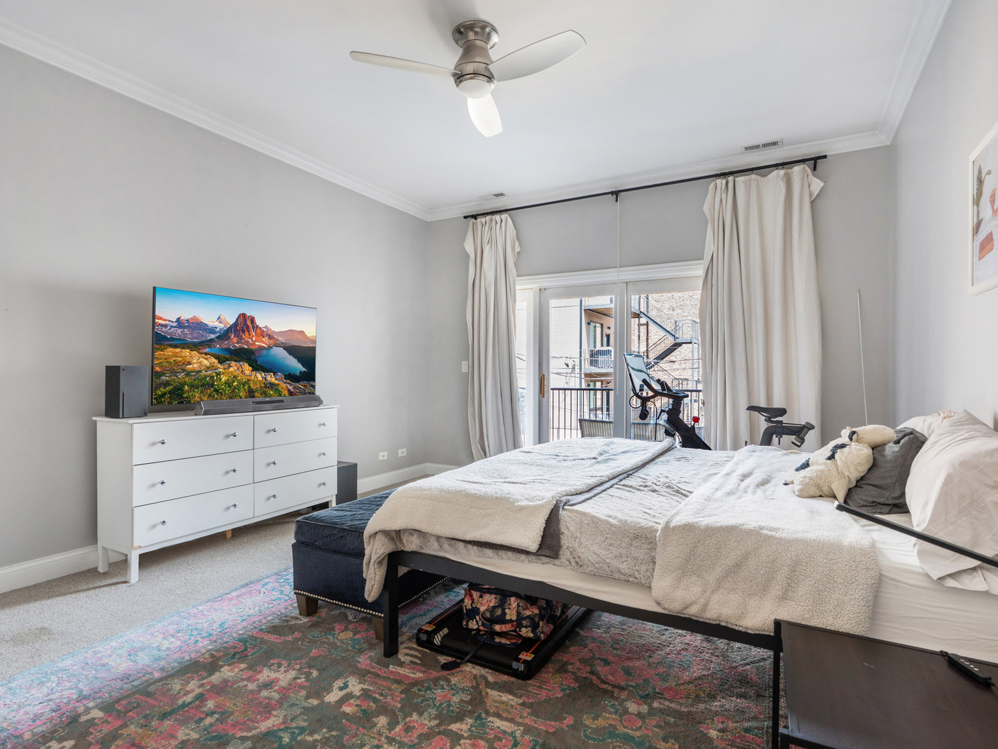 2052 W Chicago Avenue Unit: 2