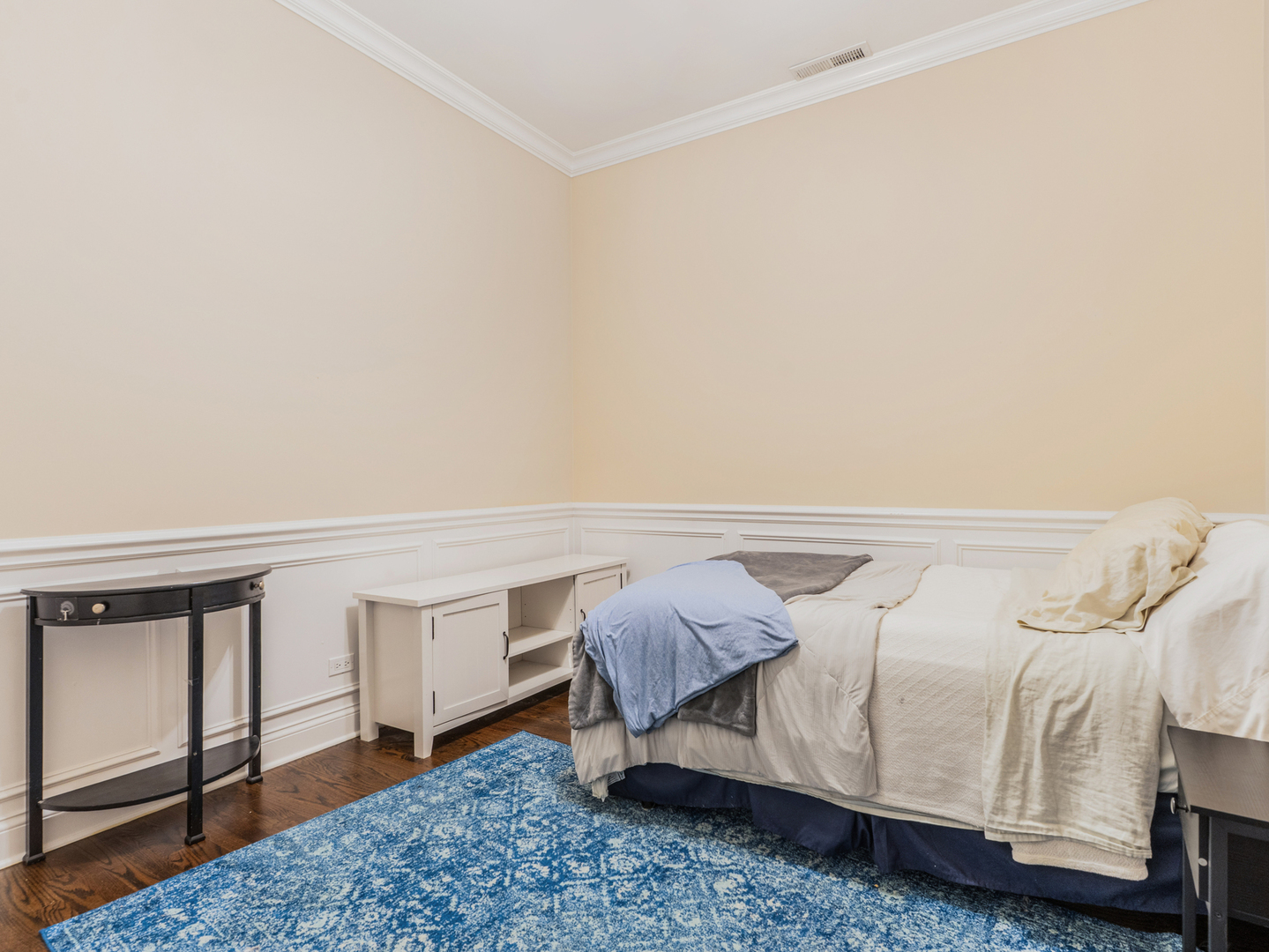 2052 W Chicago Avenue Unit: 2