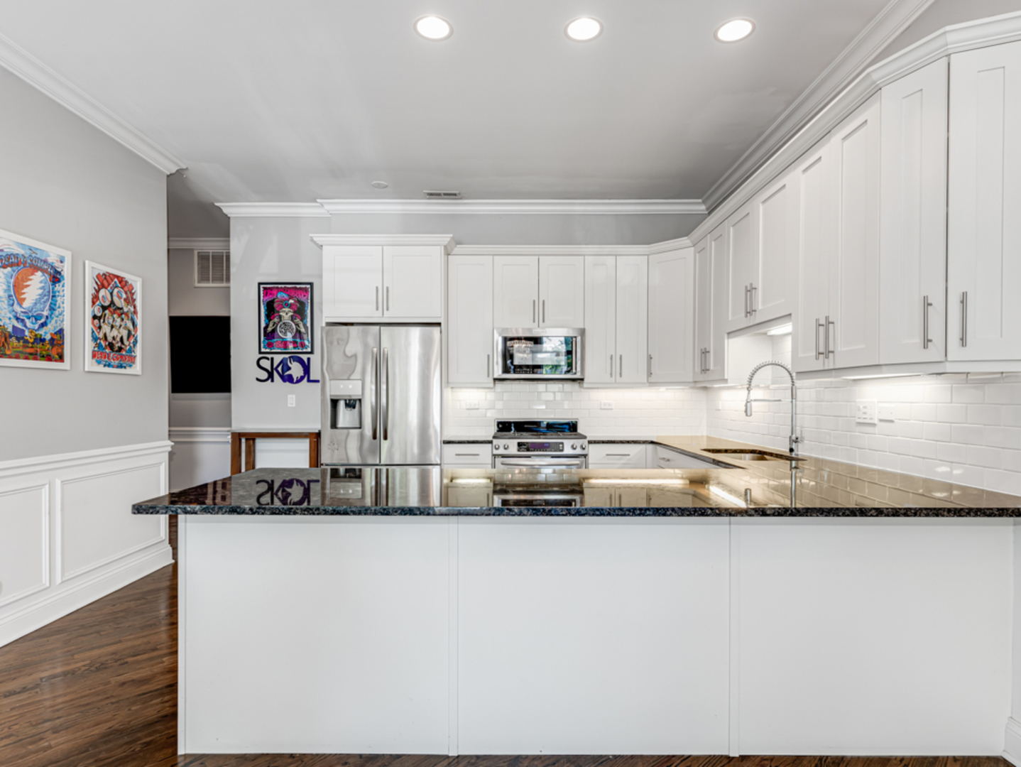 2052 W Chicago Avenue Unit: 2