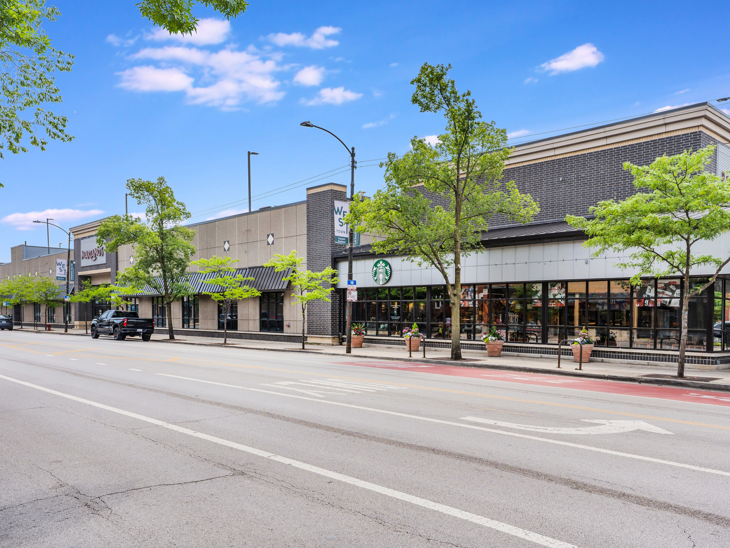 2052 W Chicago Avenue Unit: 2