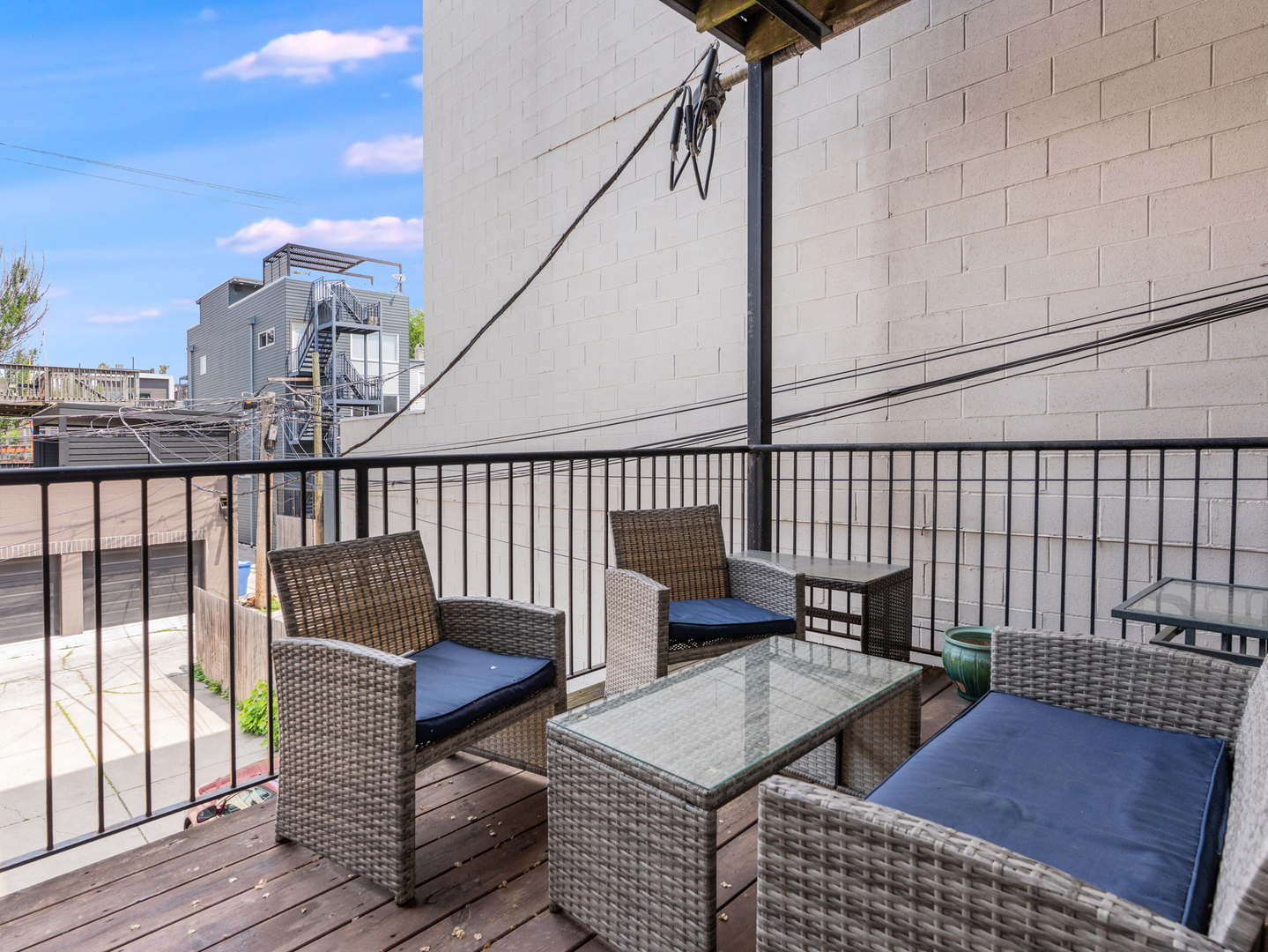 2052 W Chicago Avenue Unit: 2