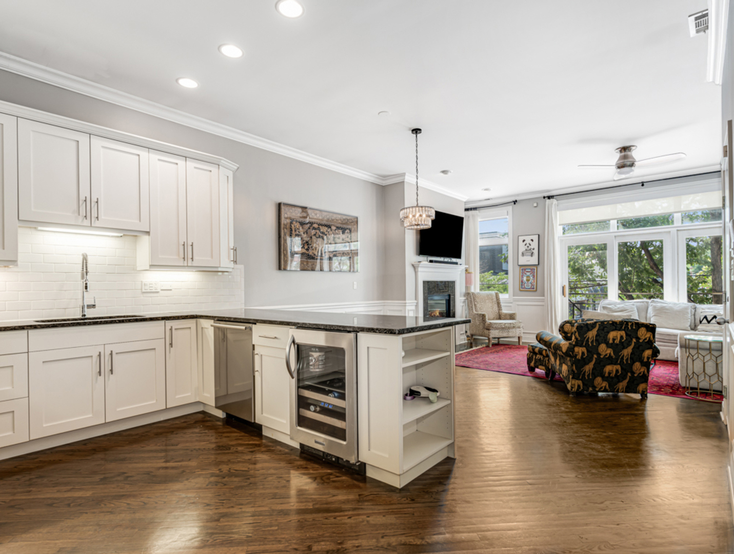 2052 W Chicago Avenue Unit: 2