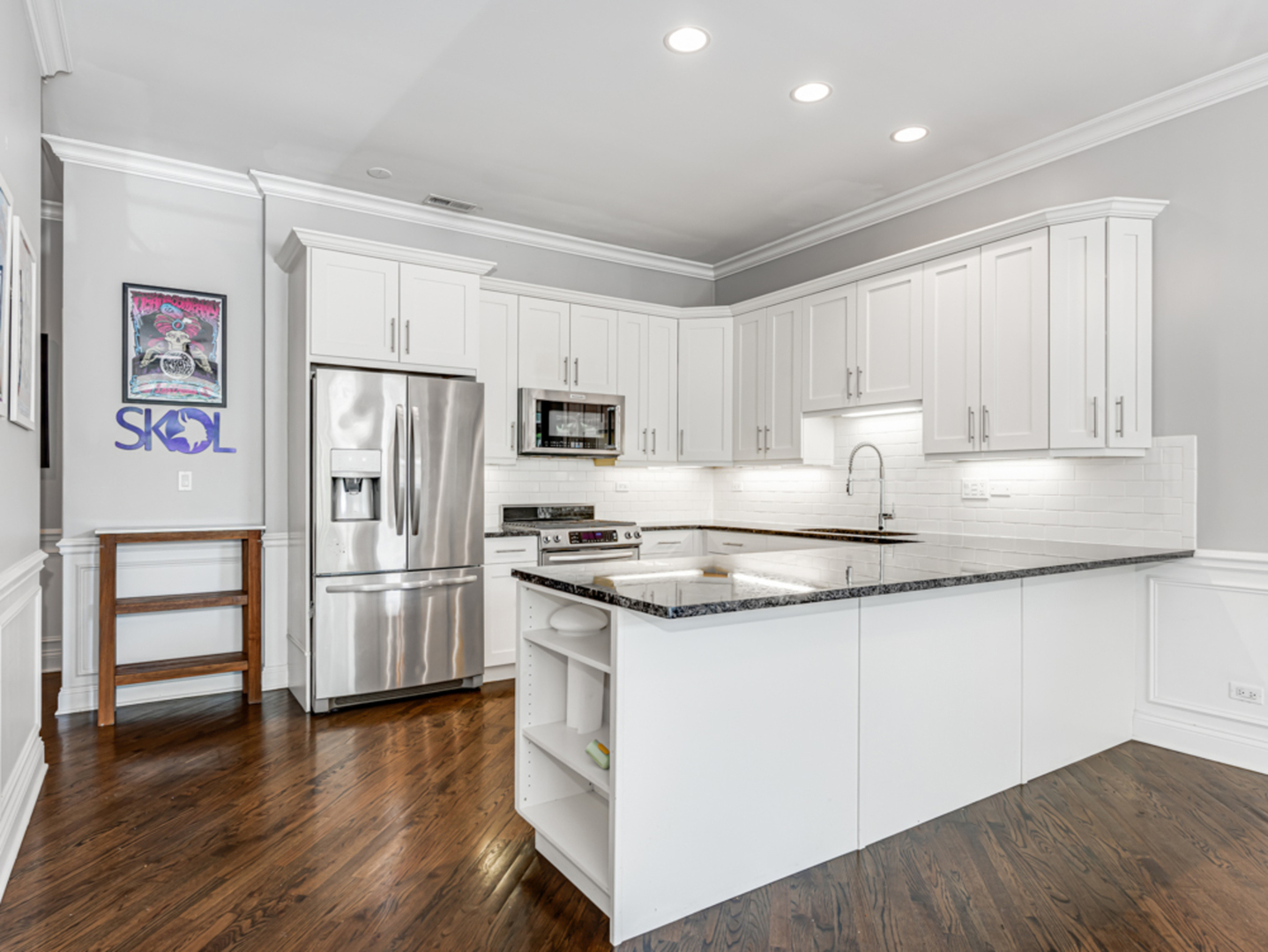 2052 W Chicago Avenue Unit: 2