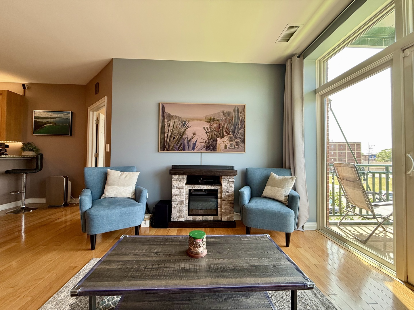 160 S River Street Unit: 204