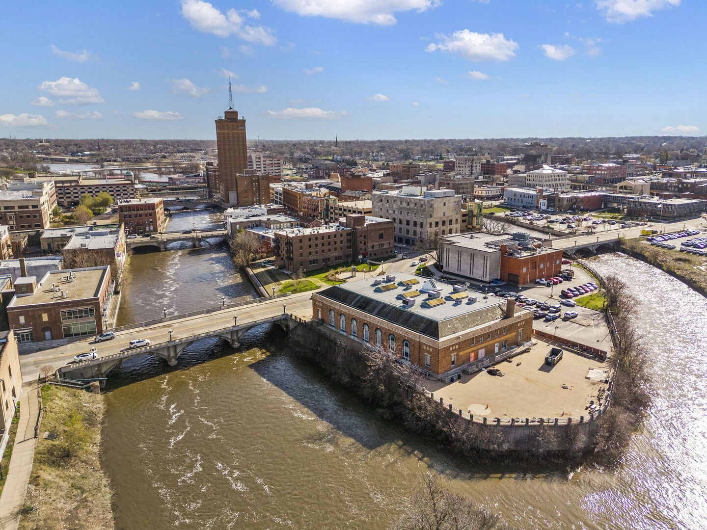 160 S River Street Unit: 204