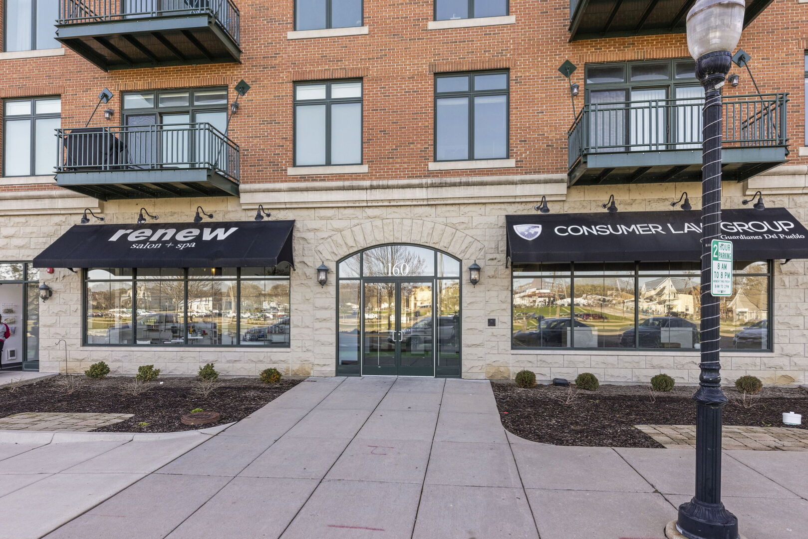 160 S River Street Unit: 204