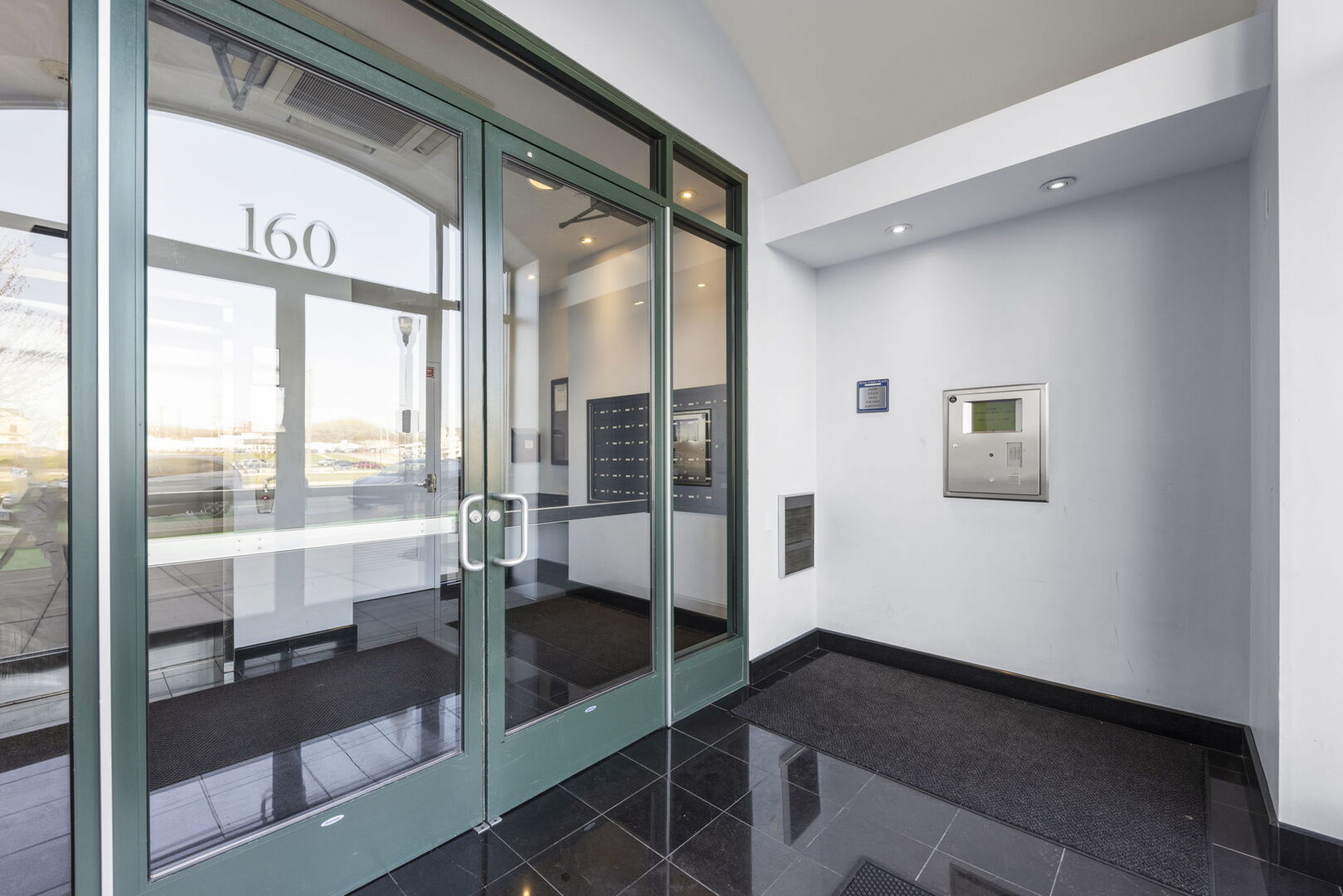 160 S River Street Unit: 204