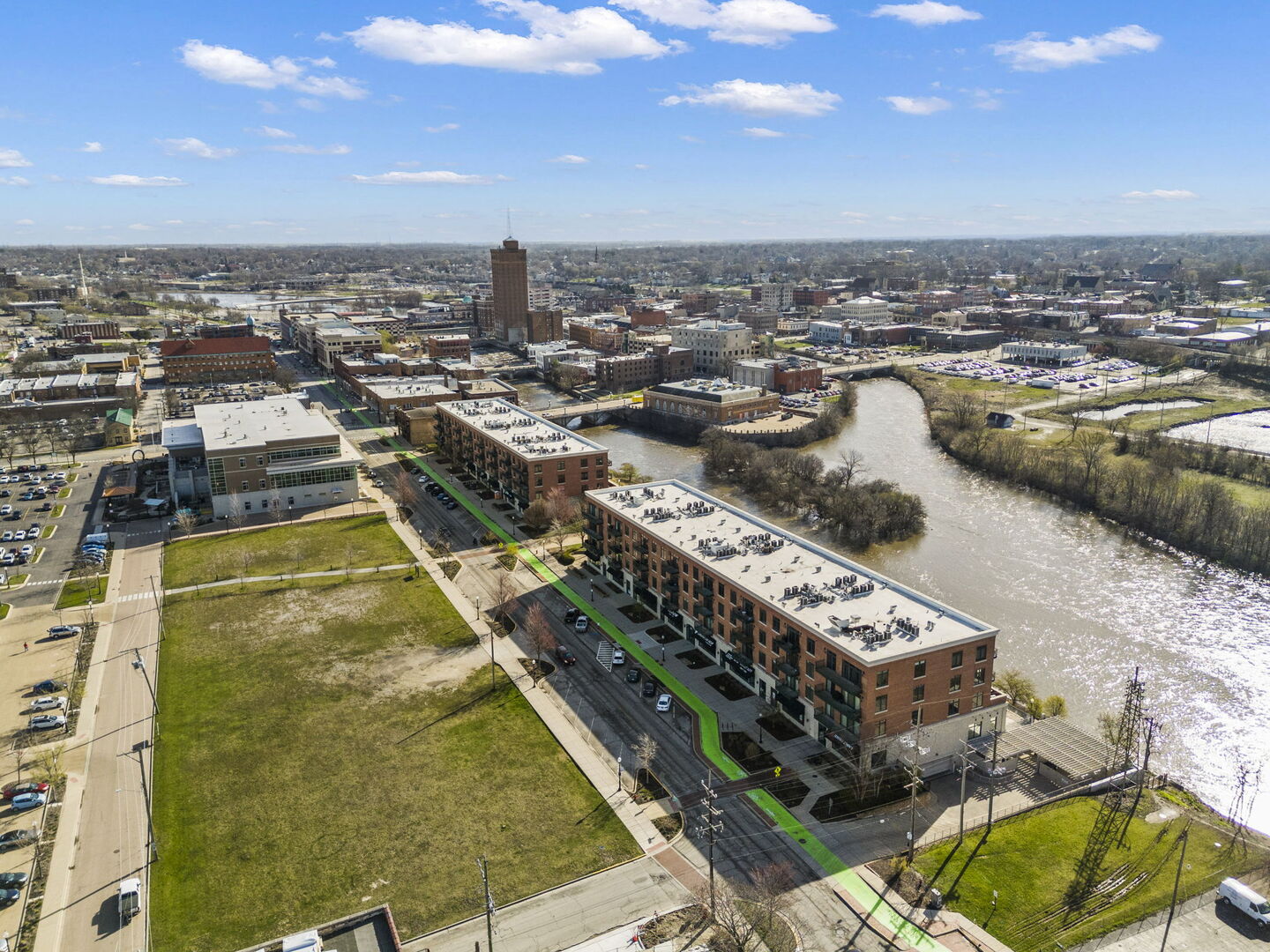 160 S River Street Unit: 204