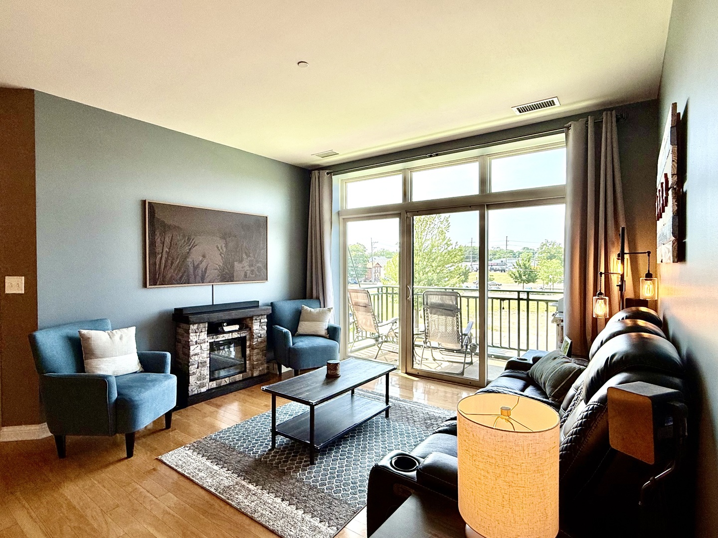 160 S River Street Unit: 204