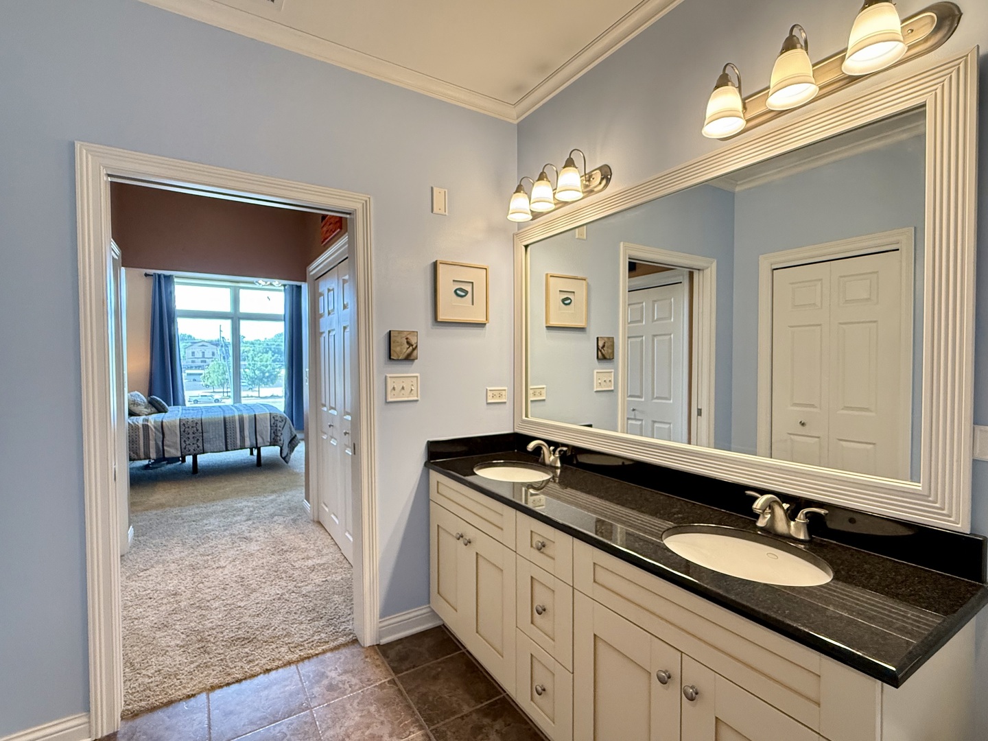 160 S River Street Unit: 204