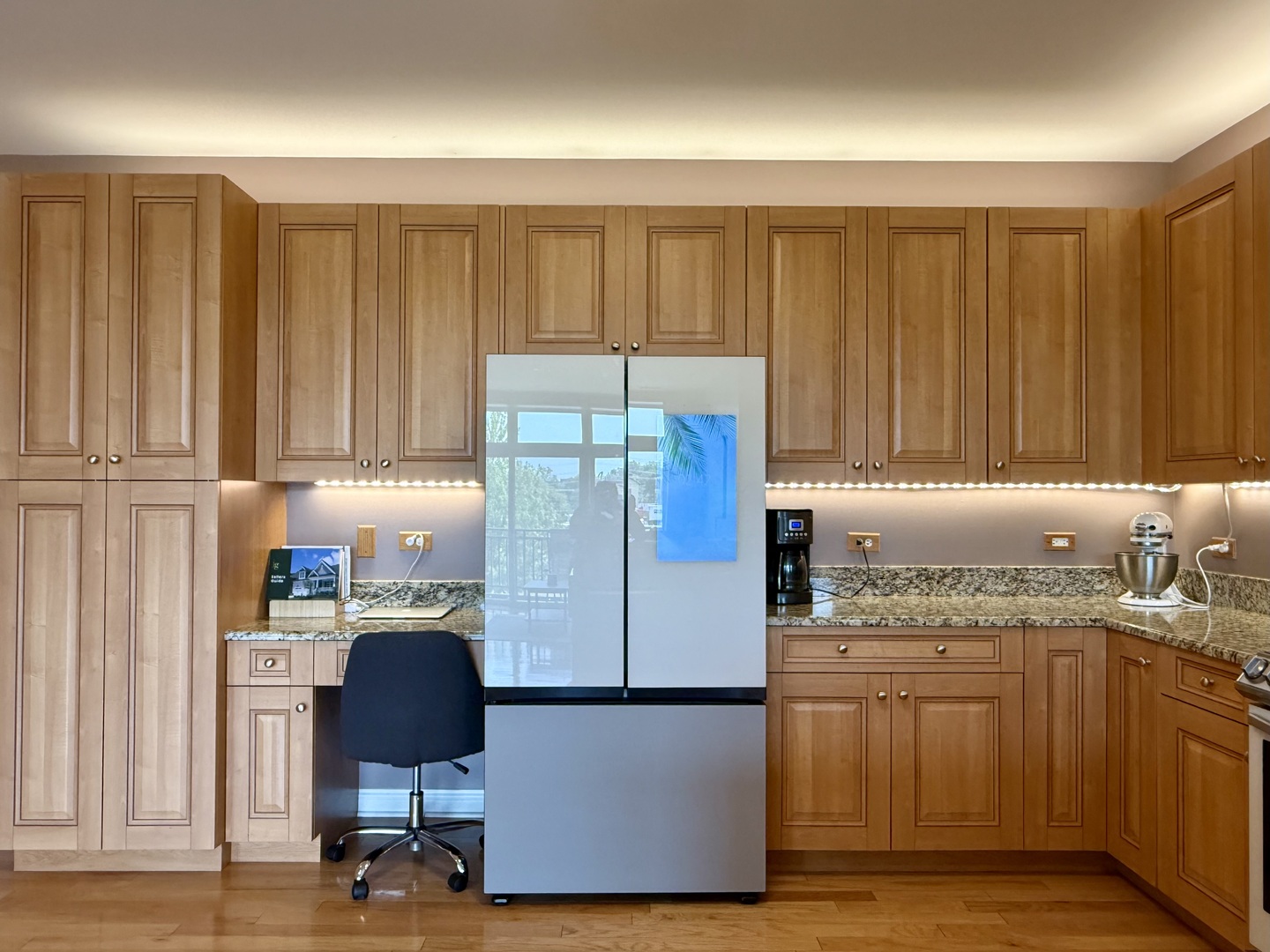 160 S River Street Unit: 204