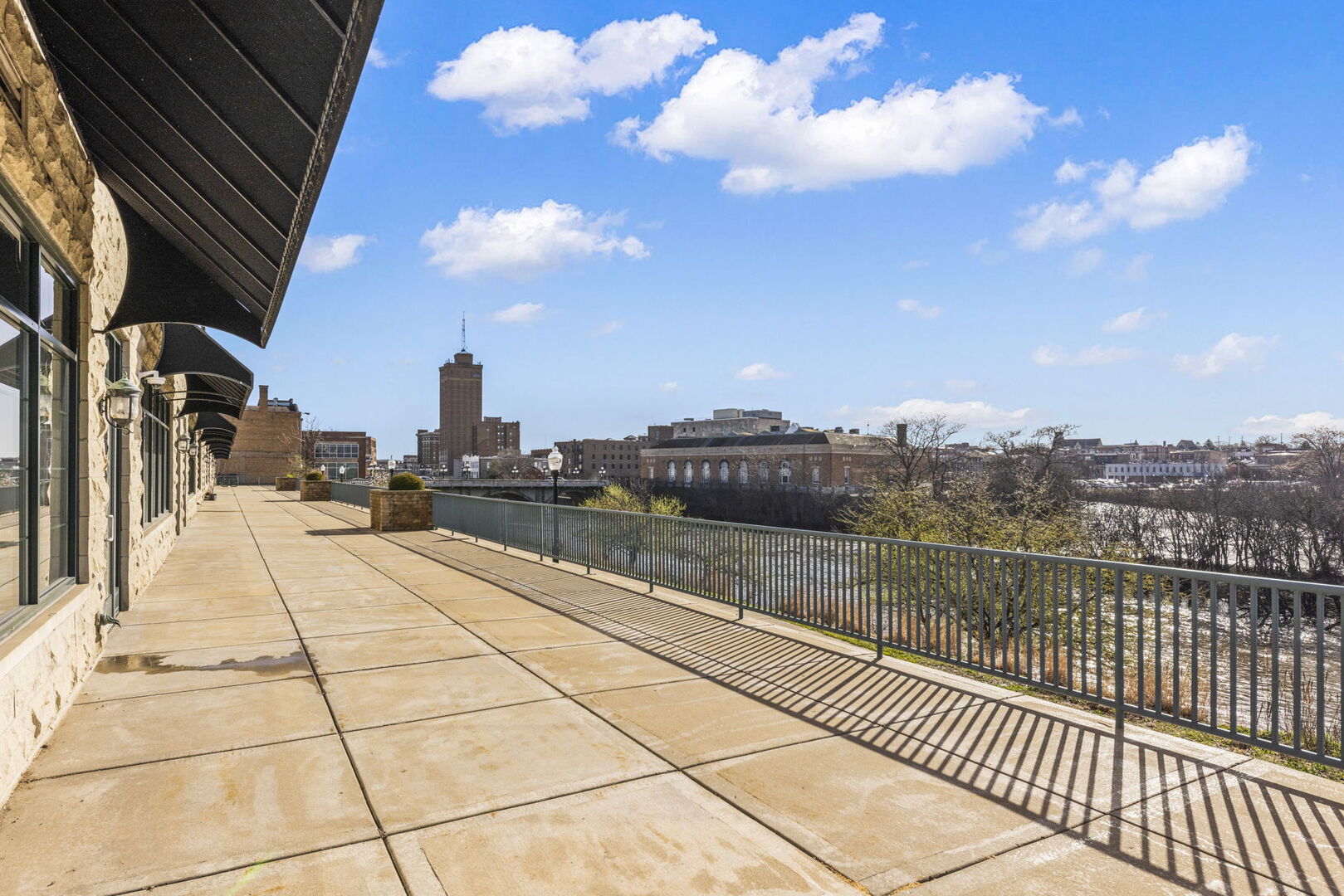 160 S River Street Unit: 204