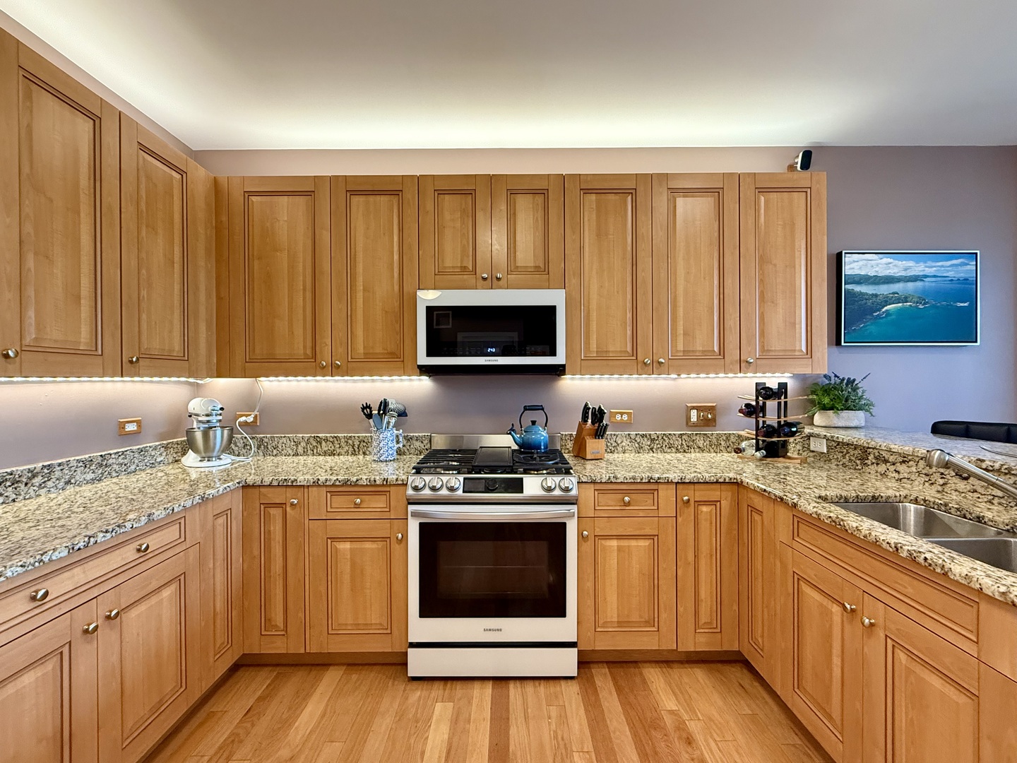 160 S River Street Unit: 204