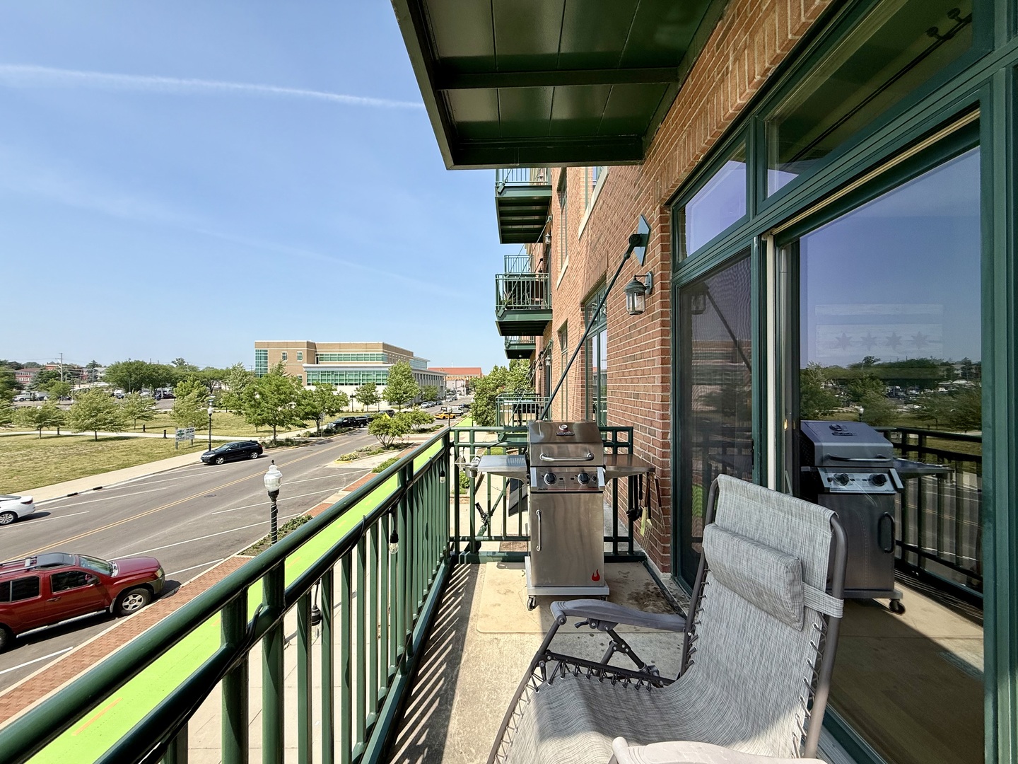 160 S River Street Unit: 204