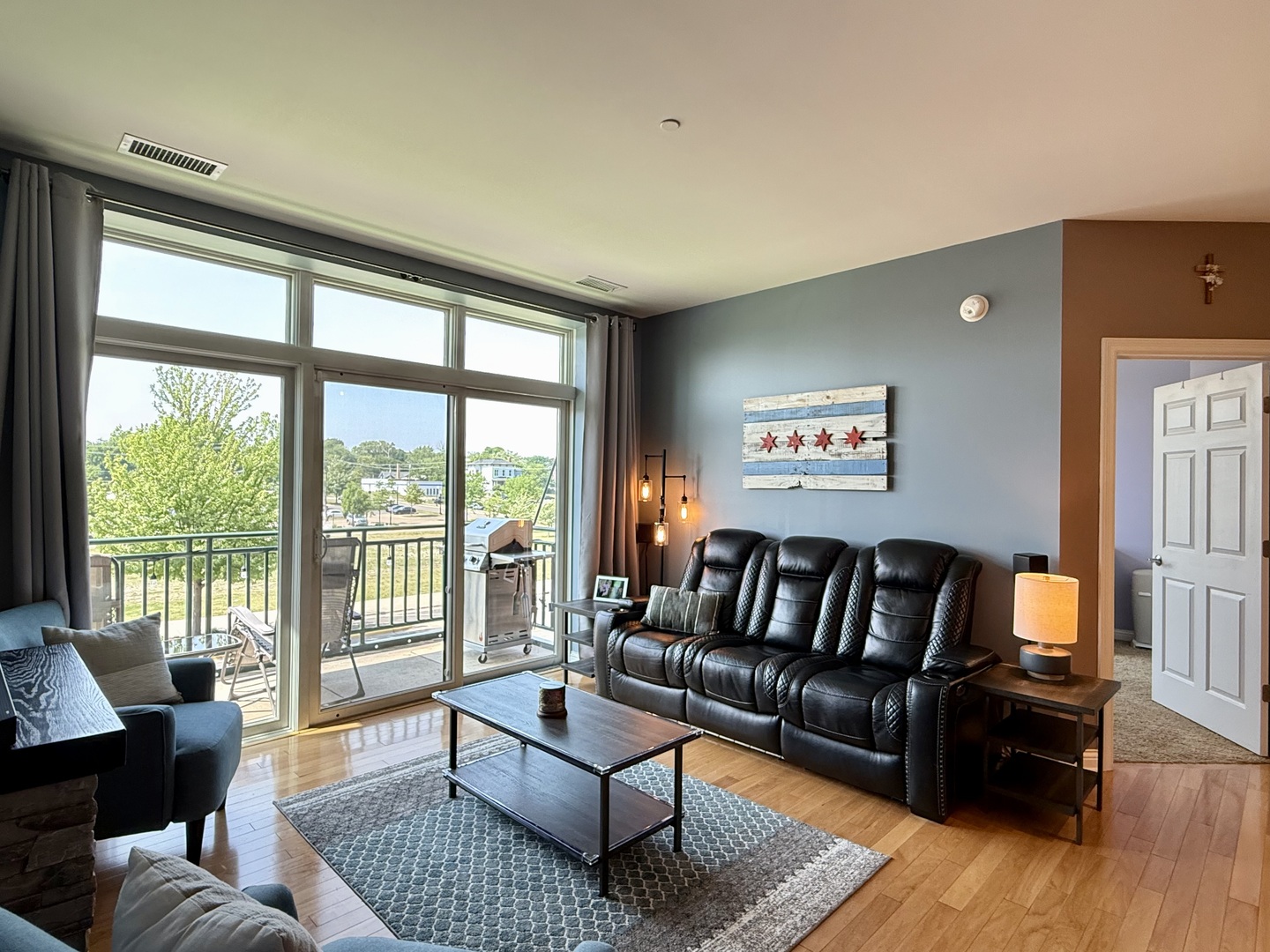 160 S River Street Unit: 204