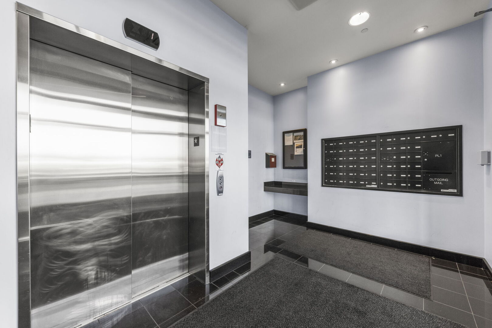 160 S River Street Unit: 204