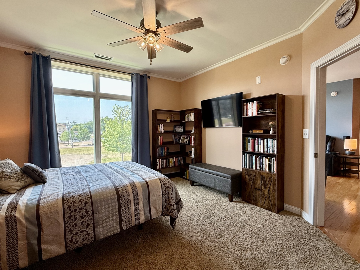 160 S River Street Unit: 204