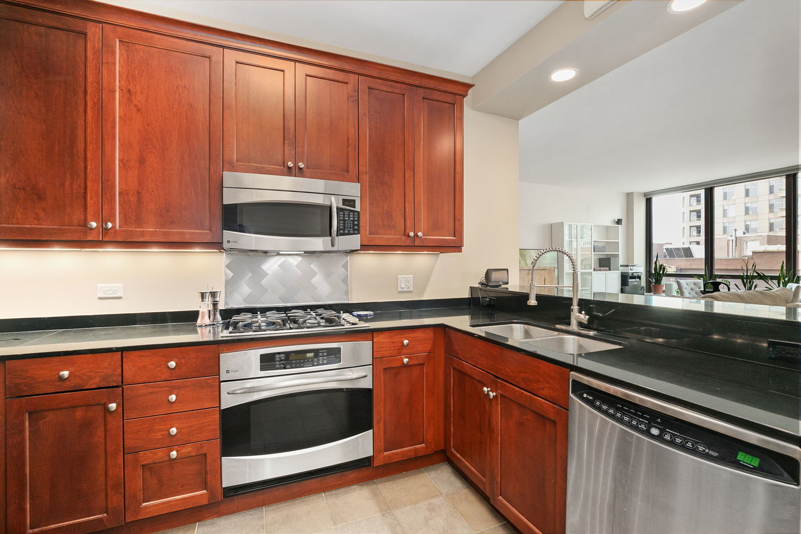 600 N LAKE SHORE Drive Unit: 814