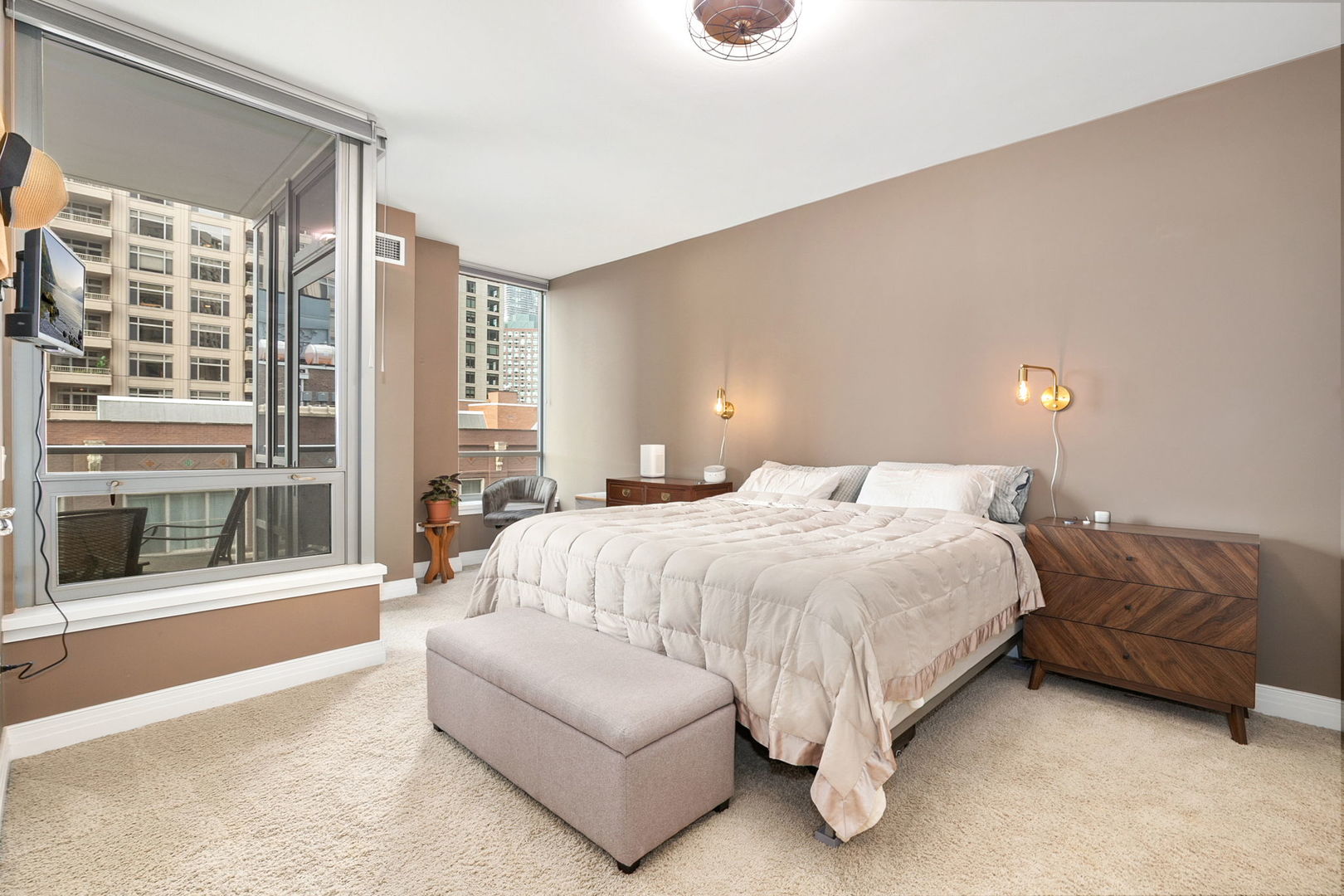 600 N LAKE SHORE Drive Unit: 814