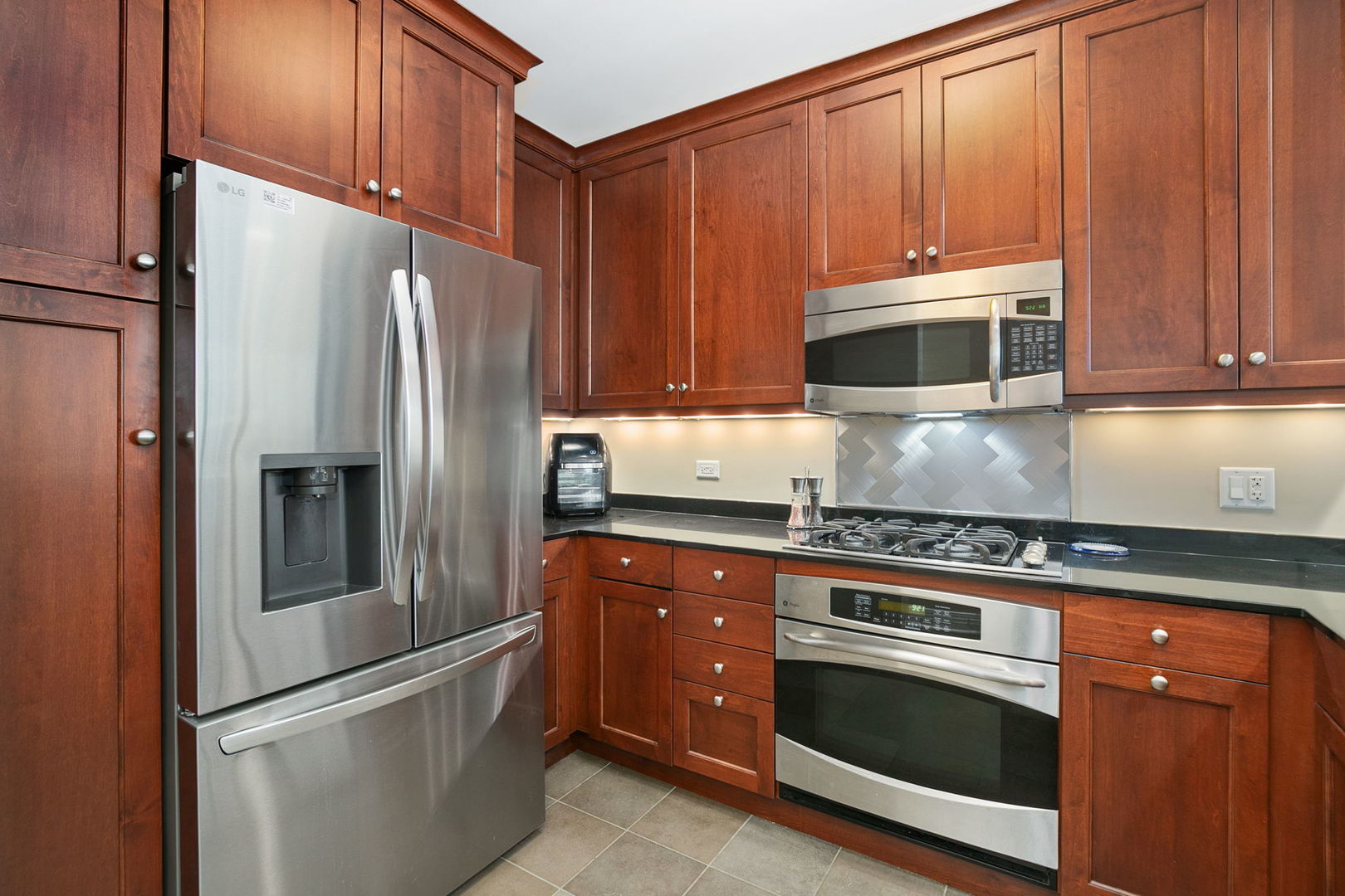 600 N LAKE SHORE Drive Unit: 814