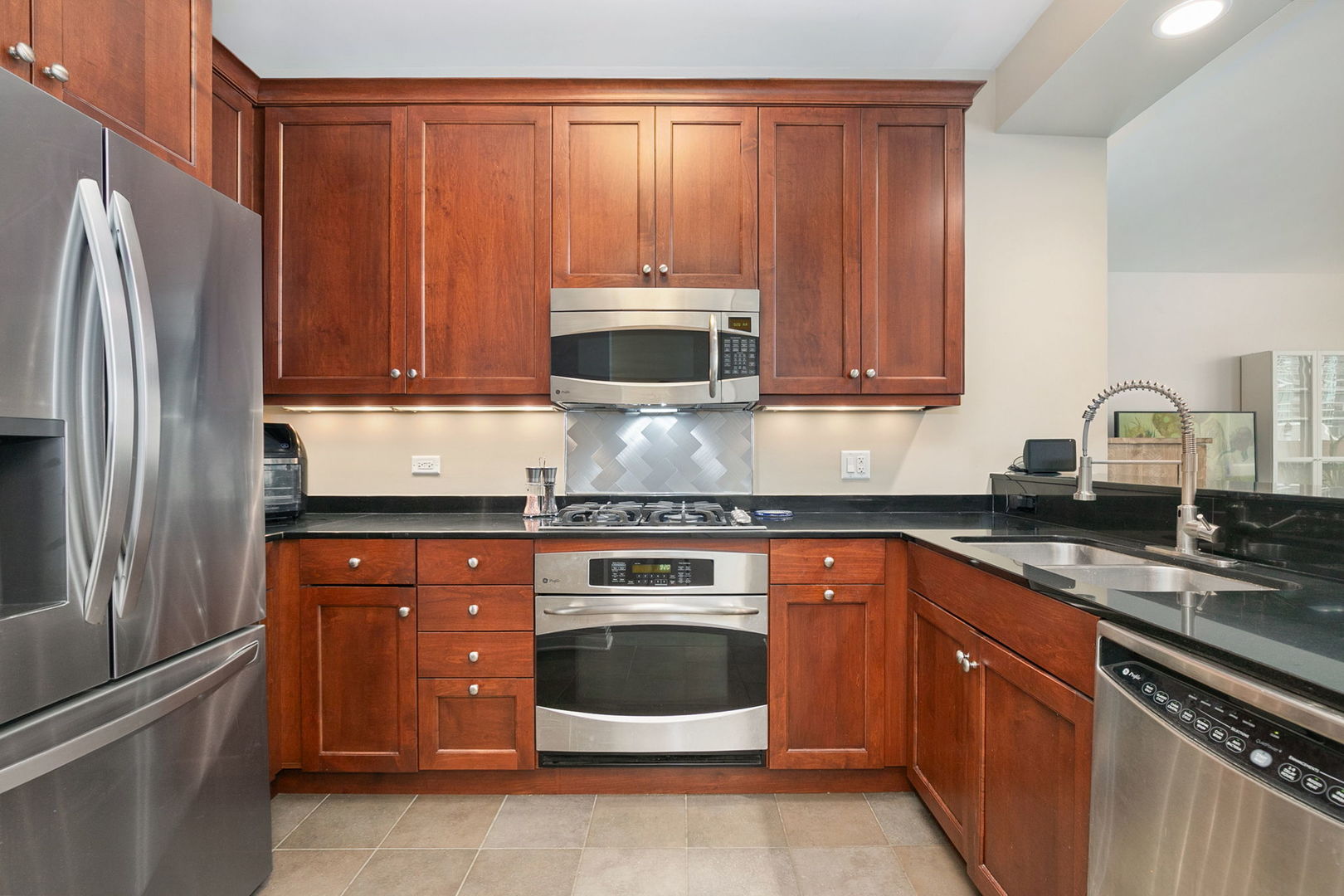 600 N LAKE SHORE Drive Unit: 814