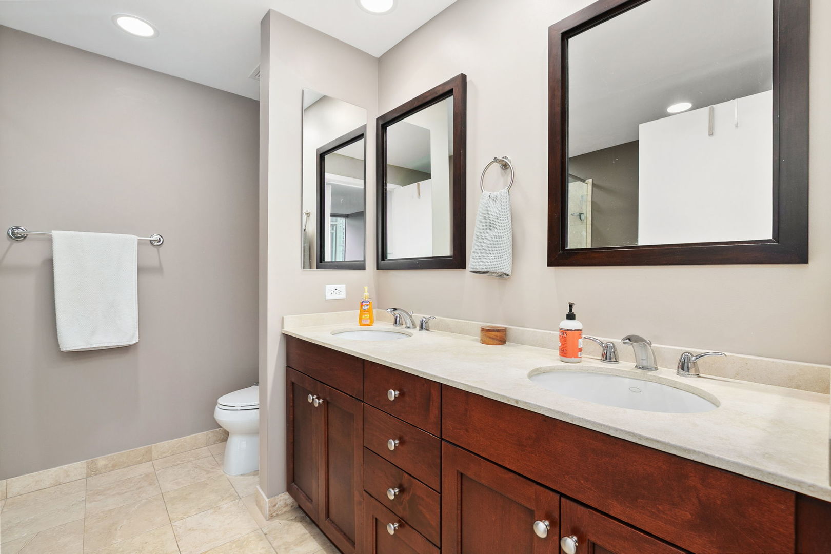 600 N LAKE SHORE Drive Unit: 814