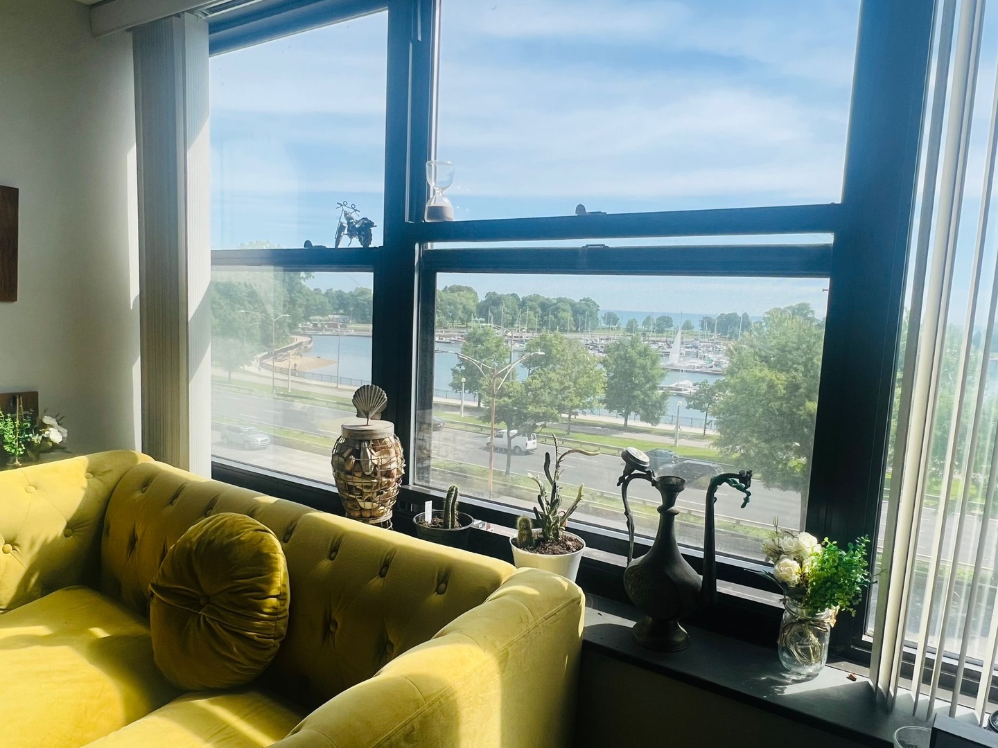 3410 N Lake Shore Drive Unit: 5E