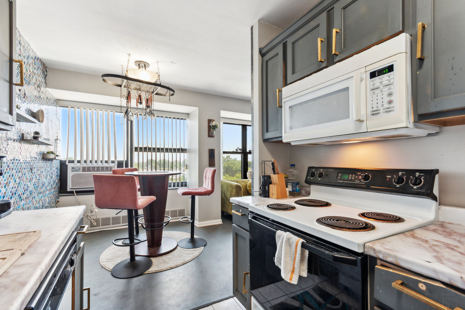 3410 N Lake Shore Drive Unit: 5E