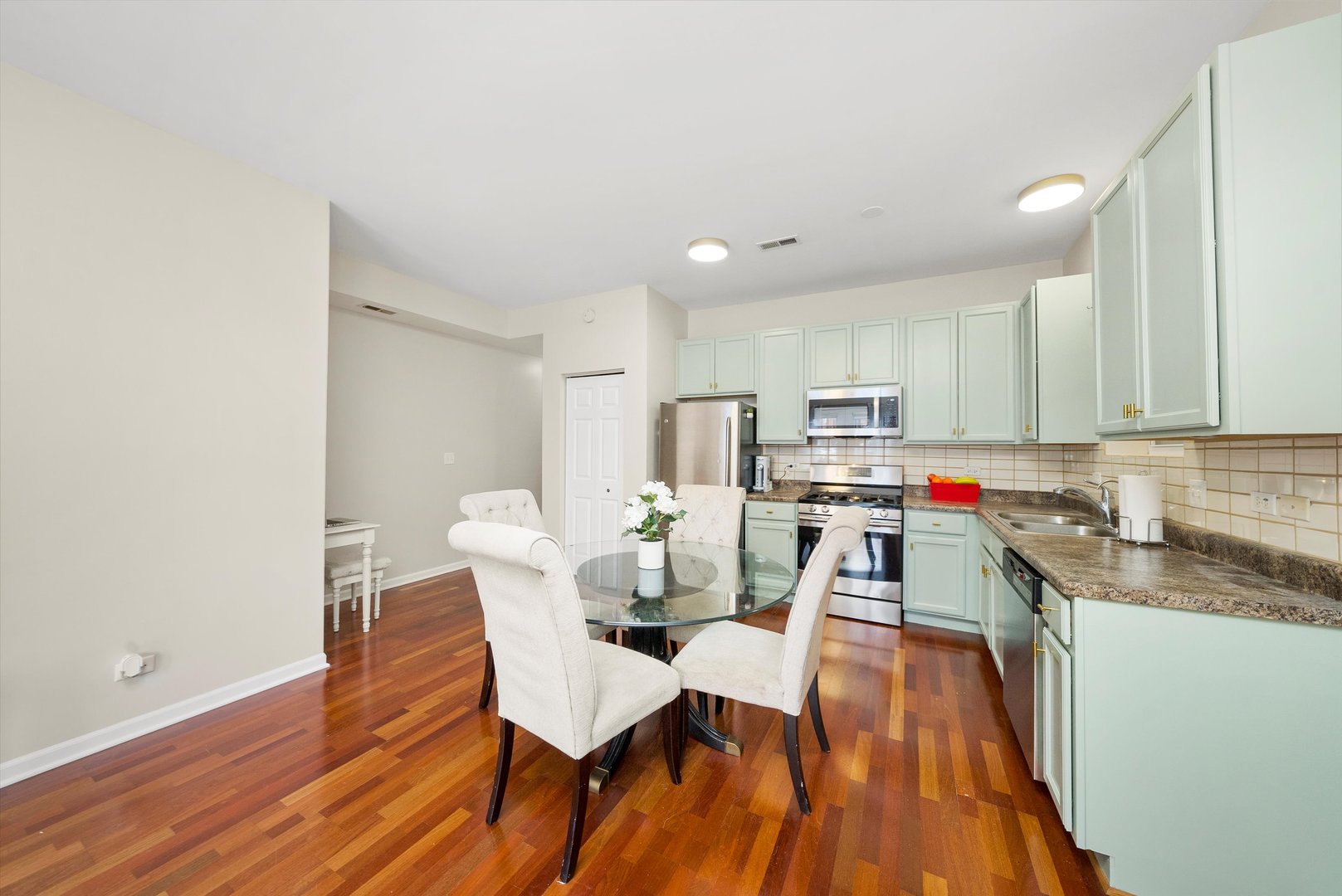 2111 S Fairfield Avenue Unit: 1
