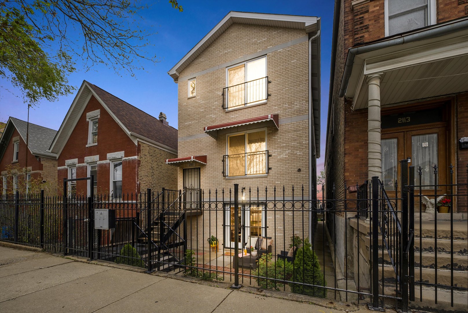 2111 S Fairfield Avenue Unit: 1