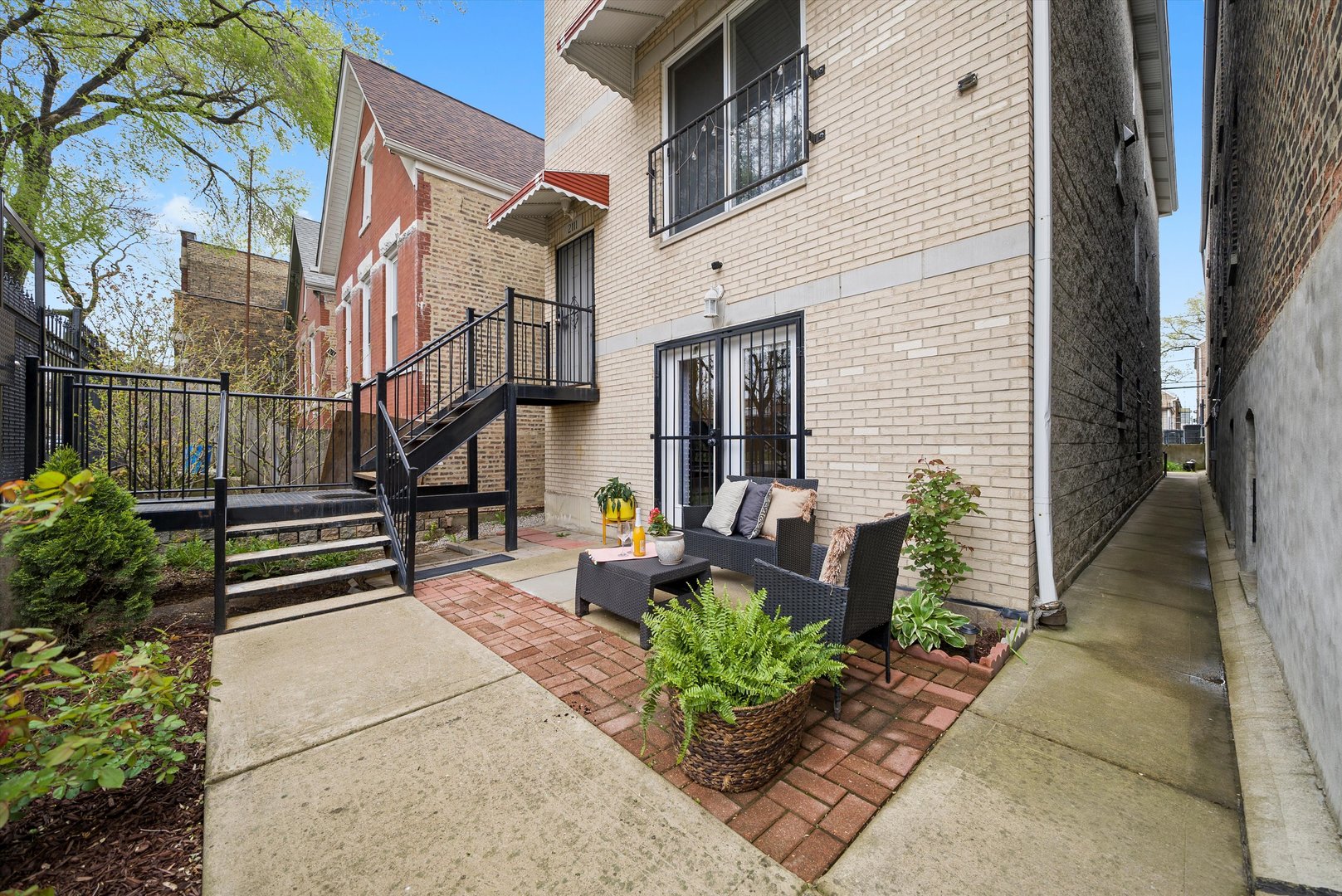 2111 S Fairfield Avenue Unit: 1