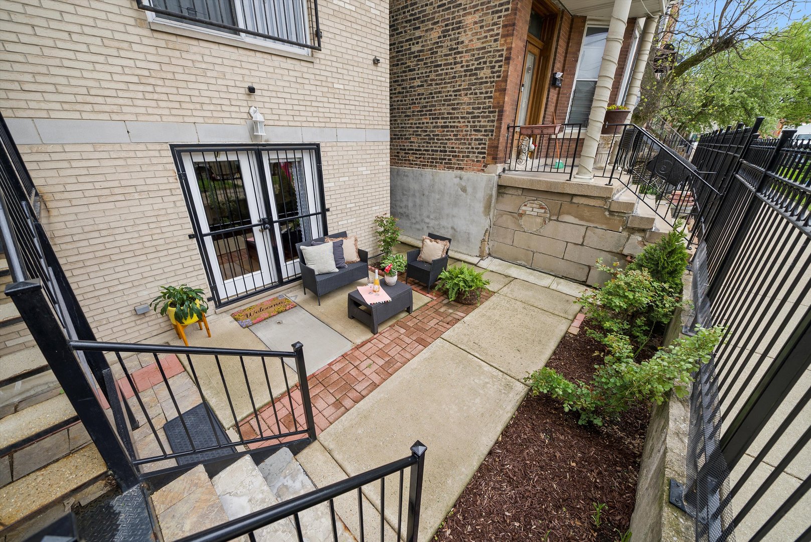 2111 S Fairfield Avenue Unit: 1