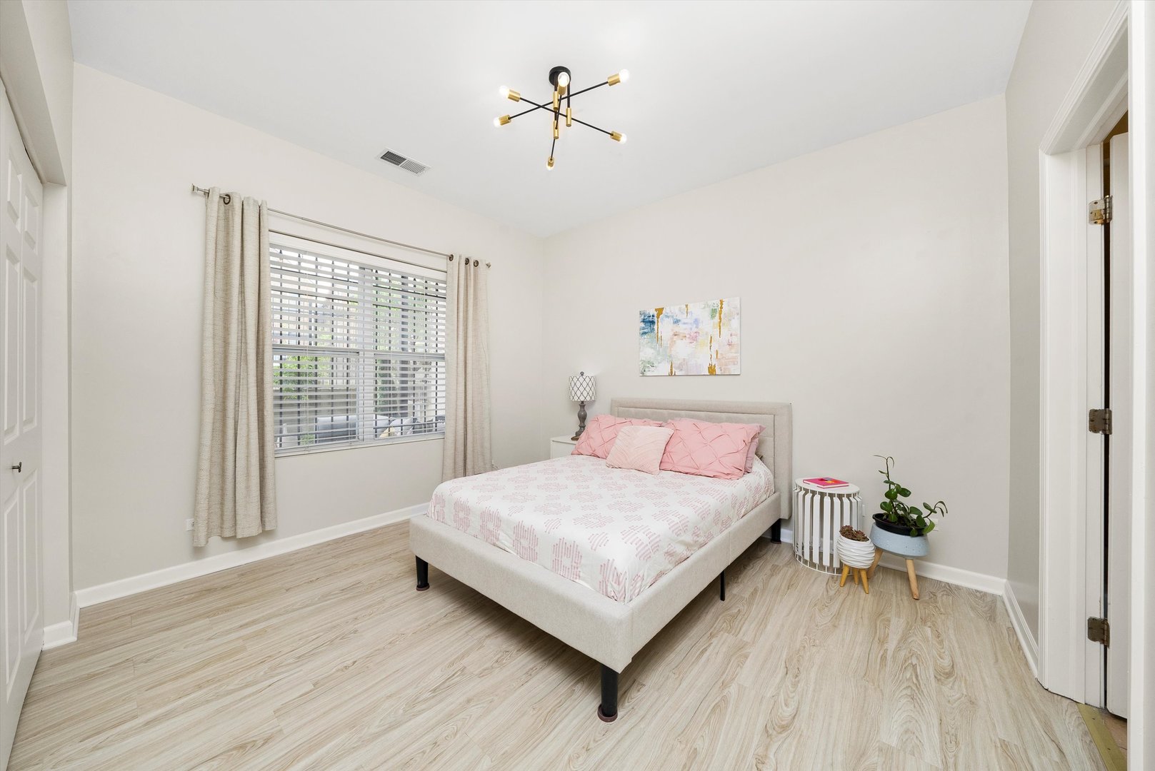 2111 S Fairfield Avenue Unit: 1