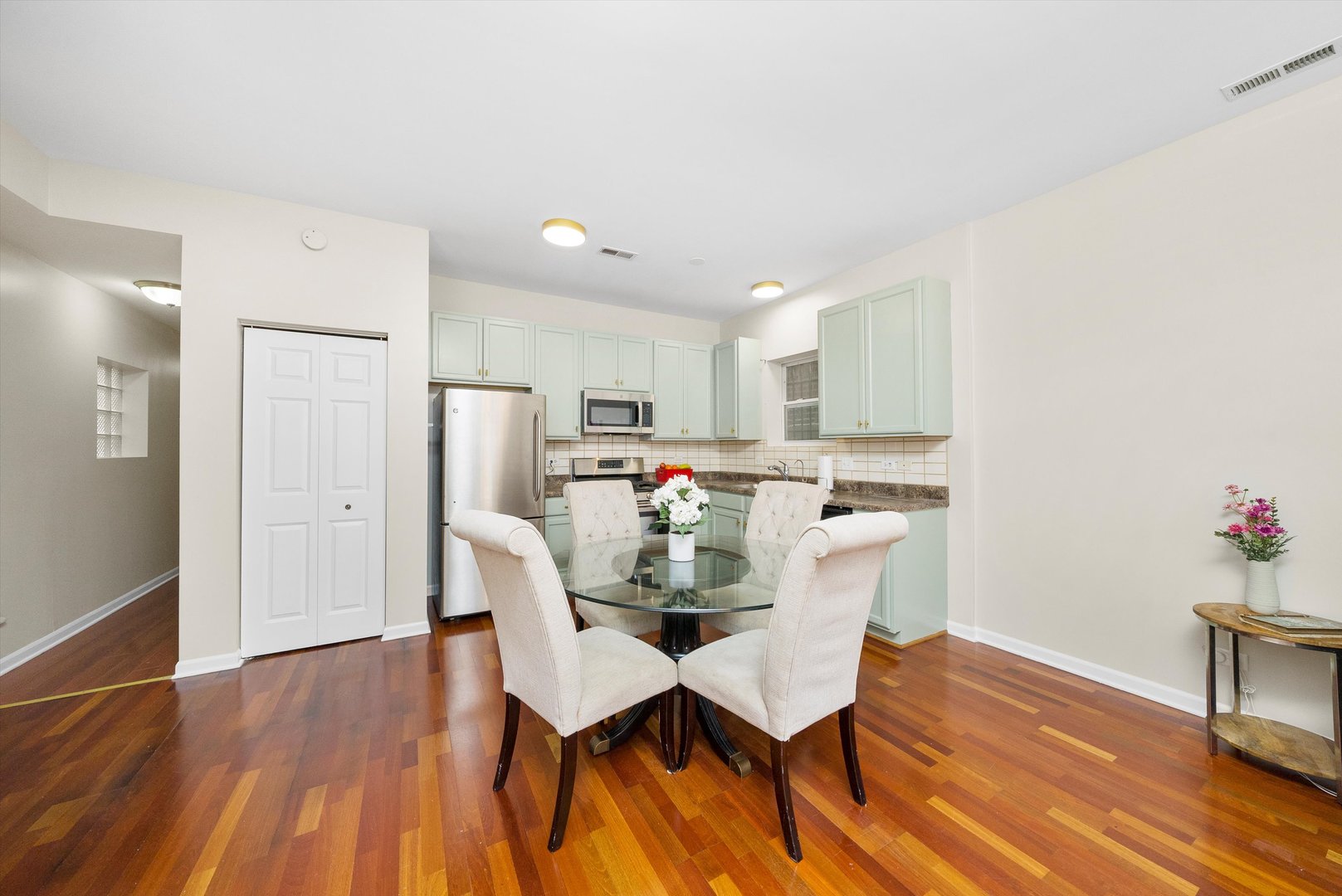 2111 S Fairfield Avenue Unit: 1