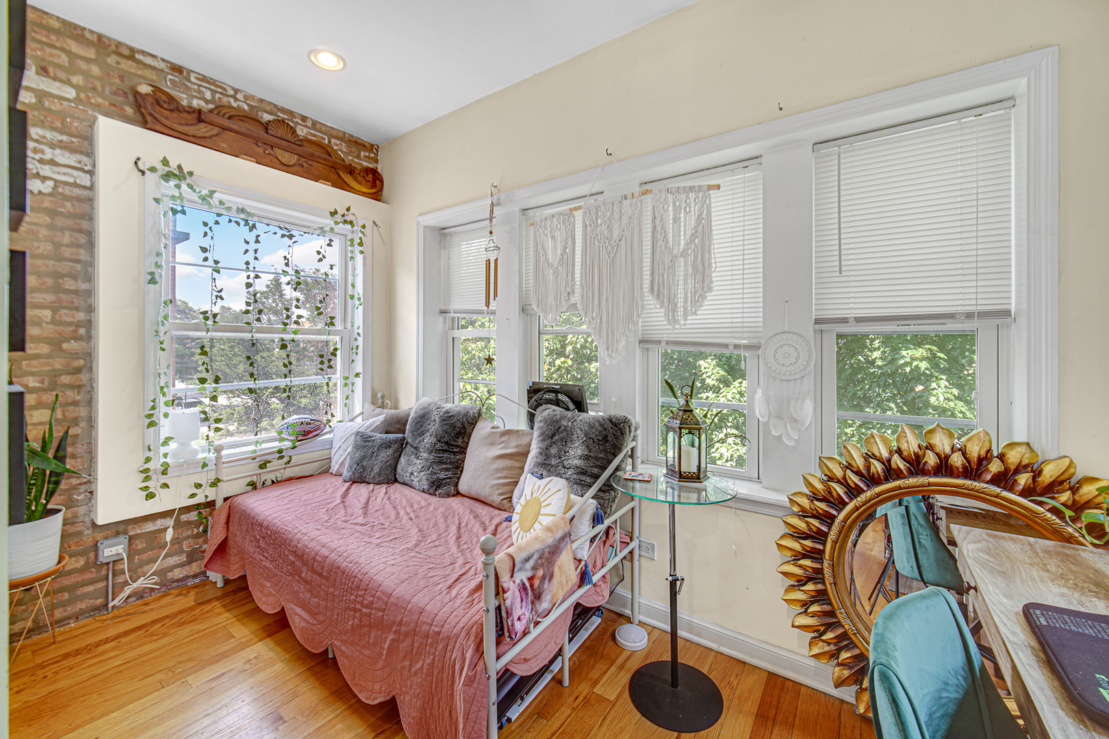 4825 N karlov Avenue