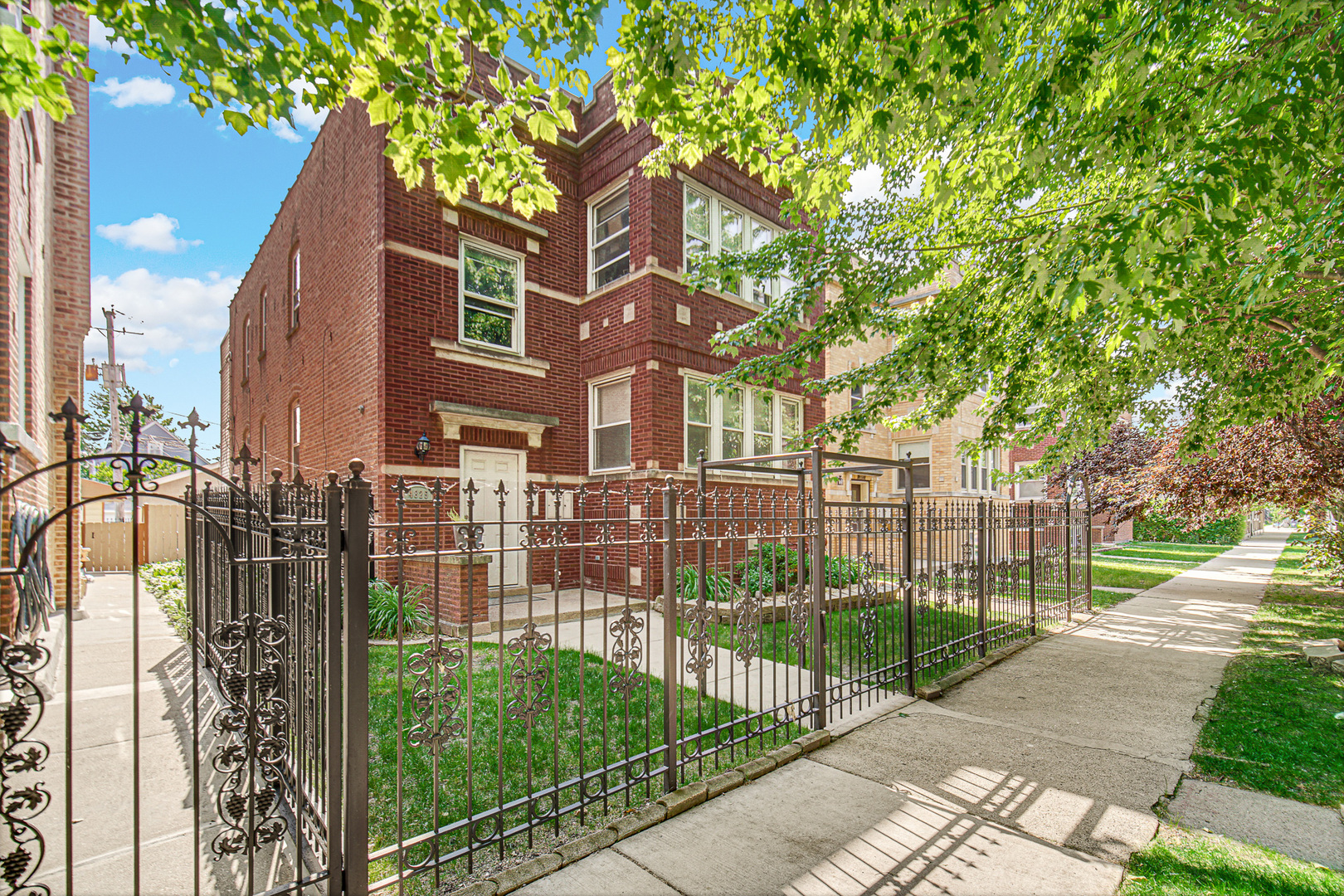 4825 N karlov Avenue