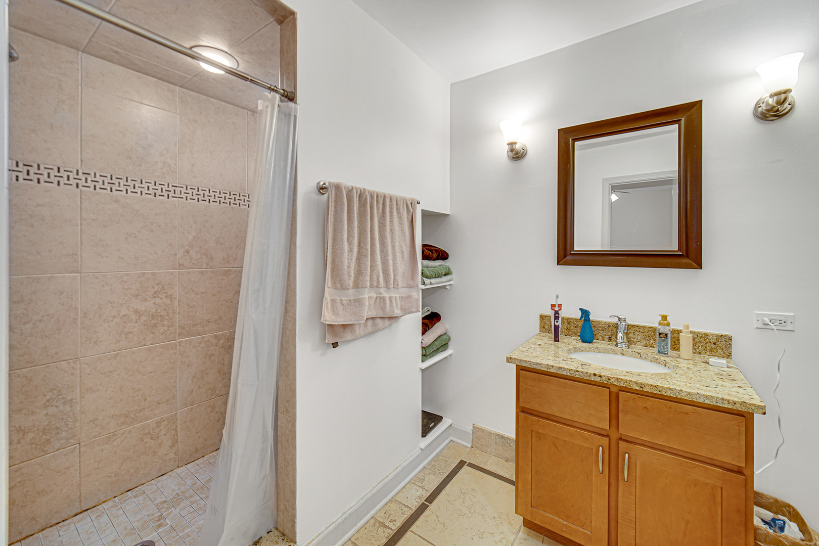 4825 N karlov Avenue