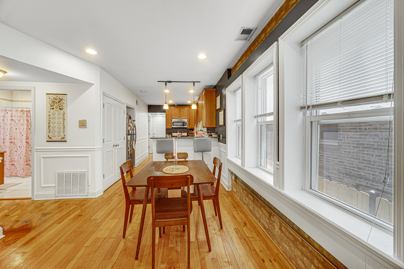 4825 N karlov Avenue