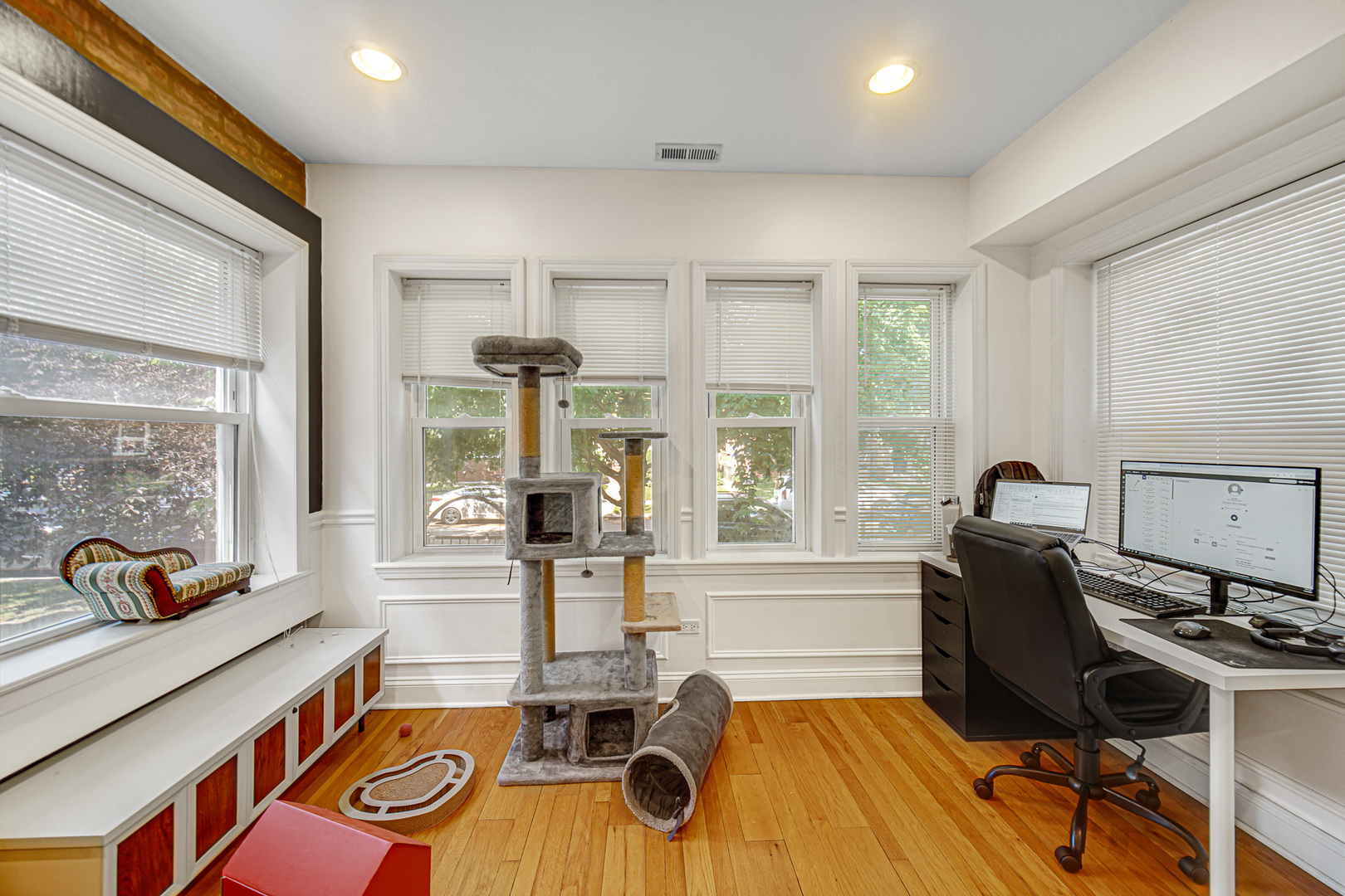 4825 N karlov Avenue