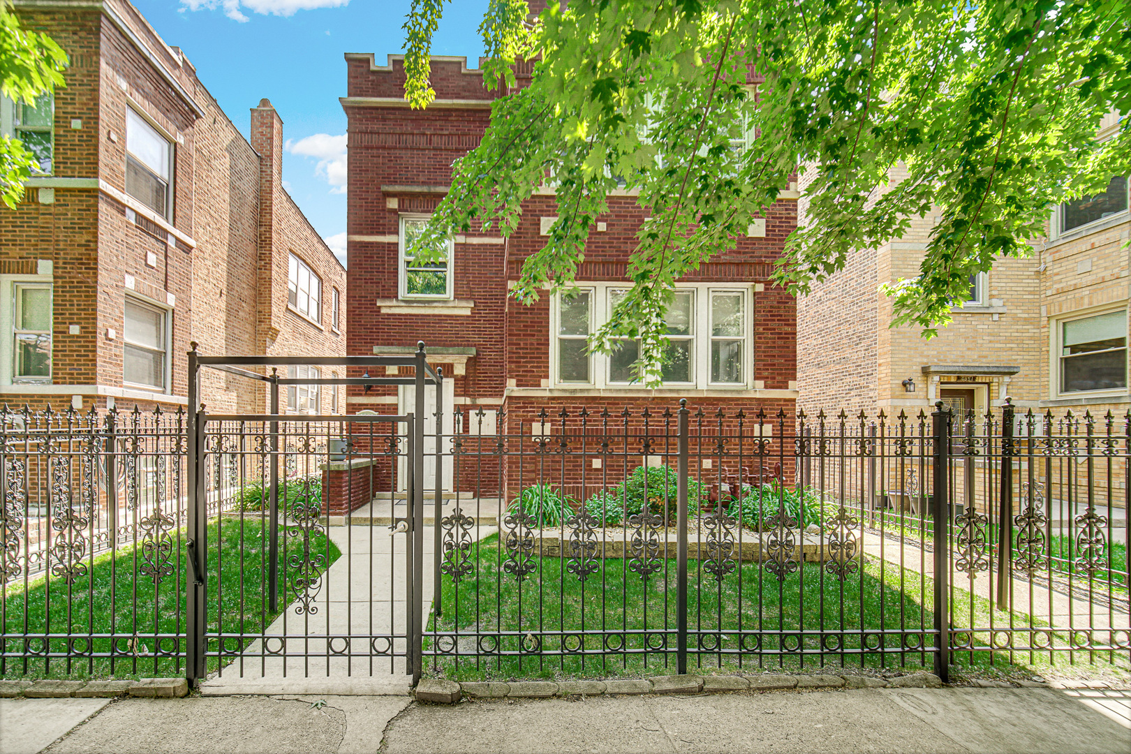 4825 N karlov Avenue